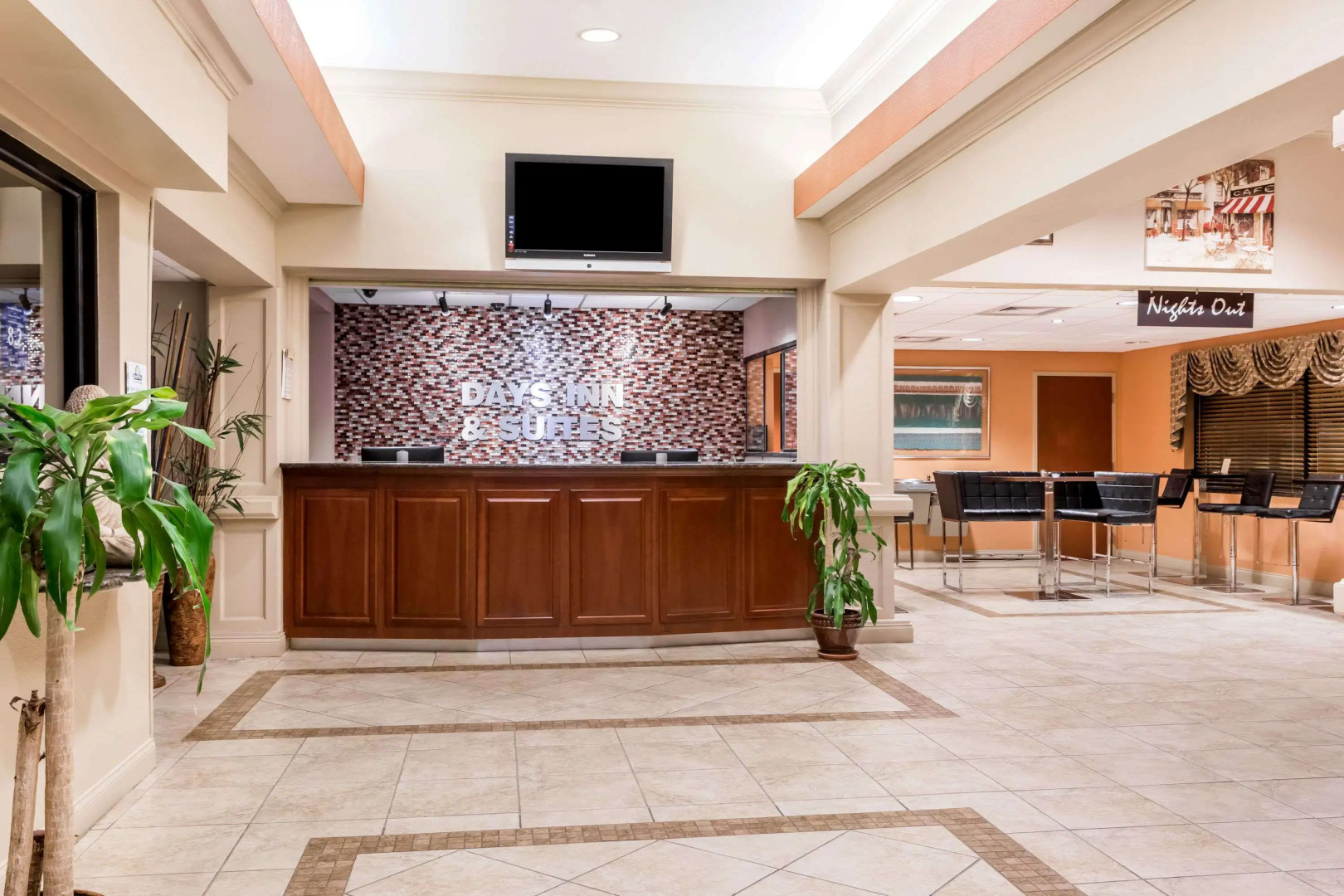 Days Inn & Suites by Wyndham Lakeland