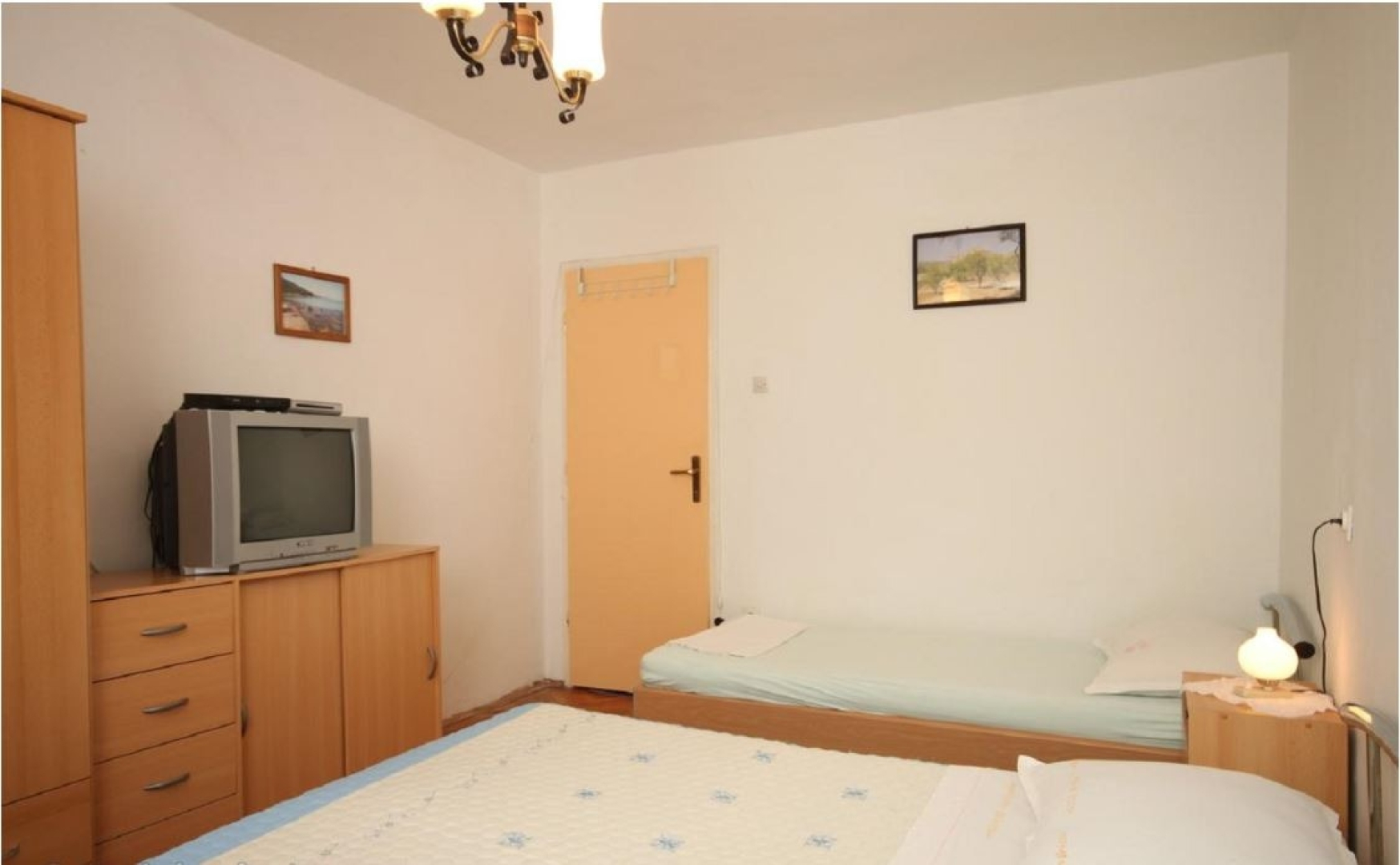 Room Mare - economy rooms: R3 Sucuraj, Island Hvar
