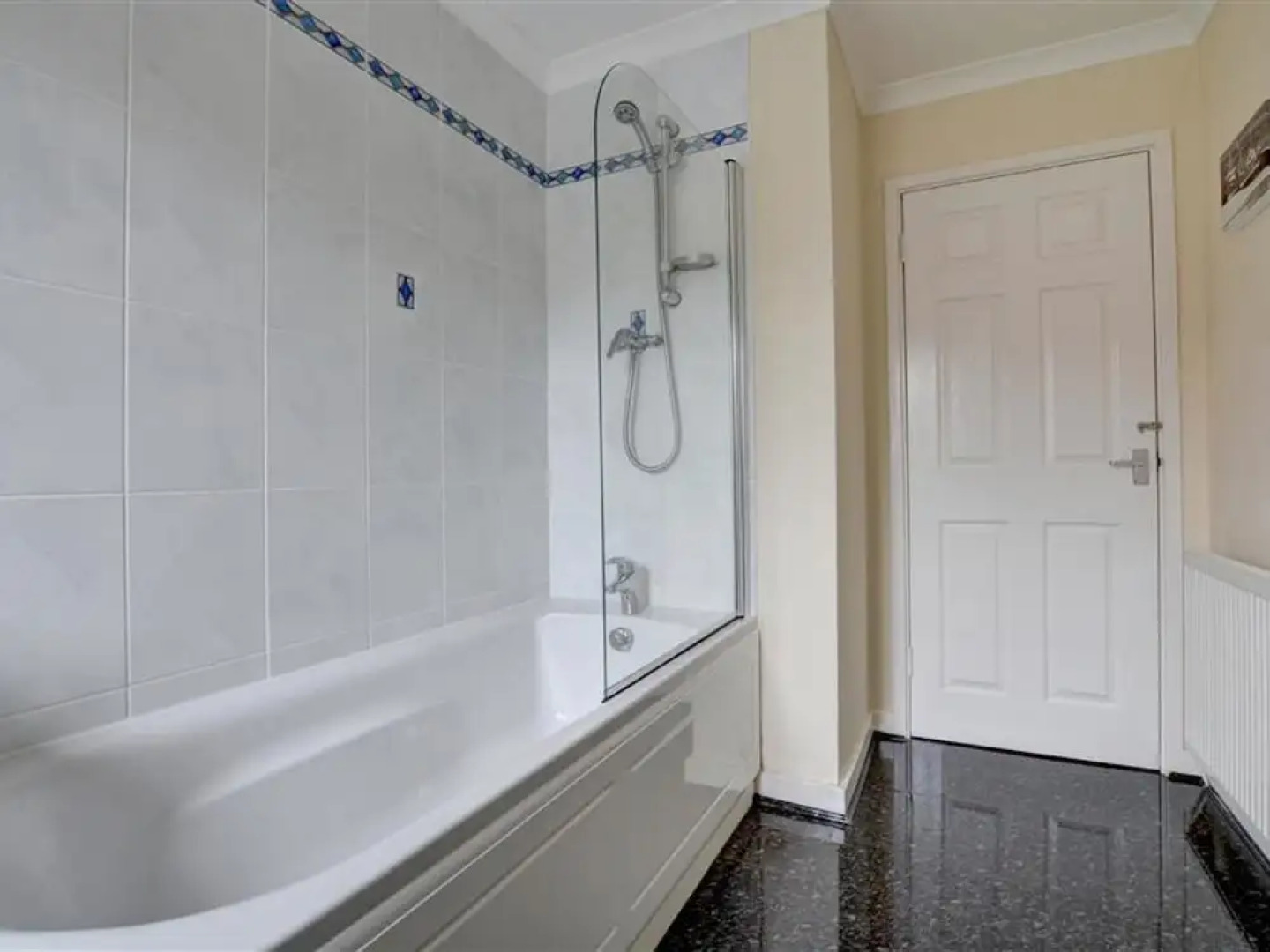 Comfortable Urban Residence Within Walking Distance of the City Centre and the Beach at Pembroke