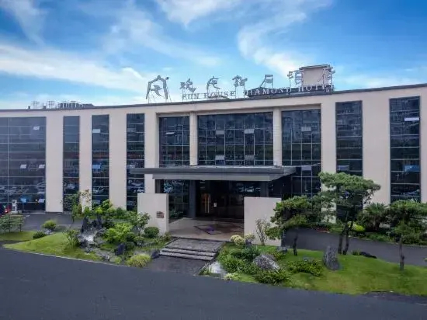 Fun House Diamond Hotel