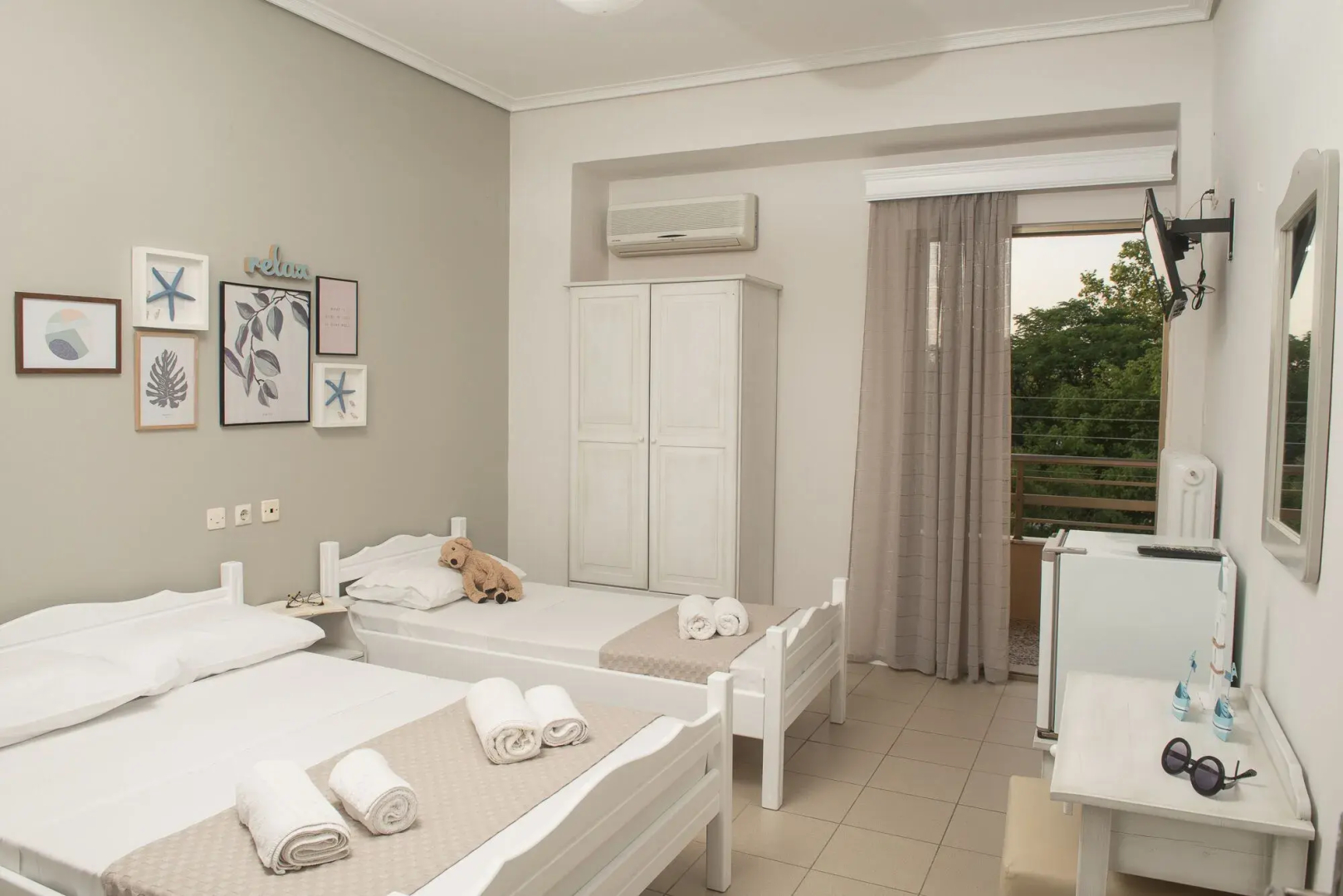 Aqua Beachfront Elegant Hotel