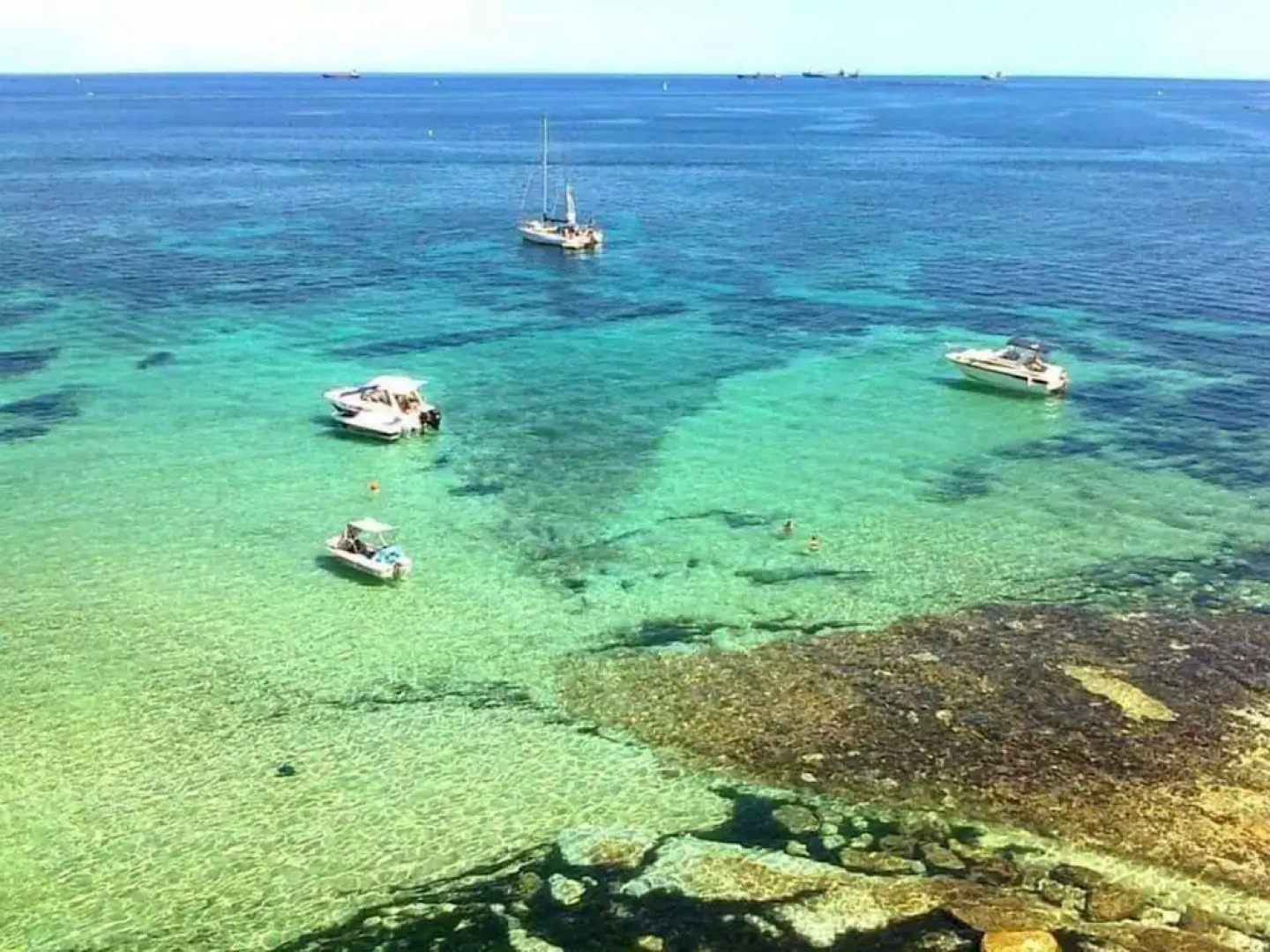 Peaceful Haven With Stunning Views Close to sea