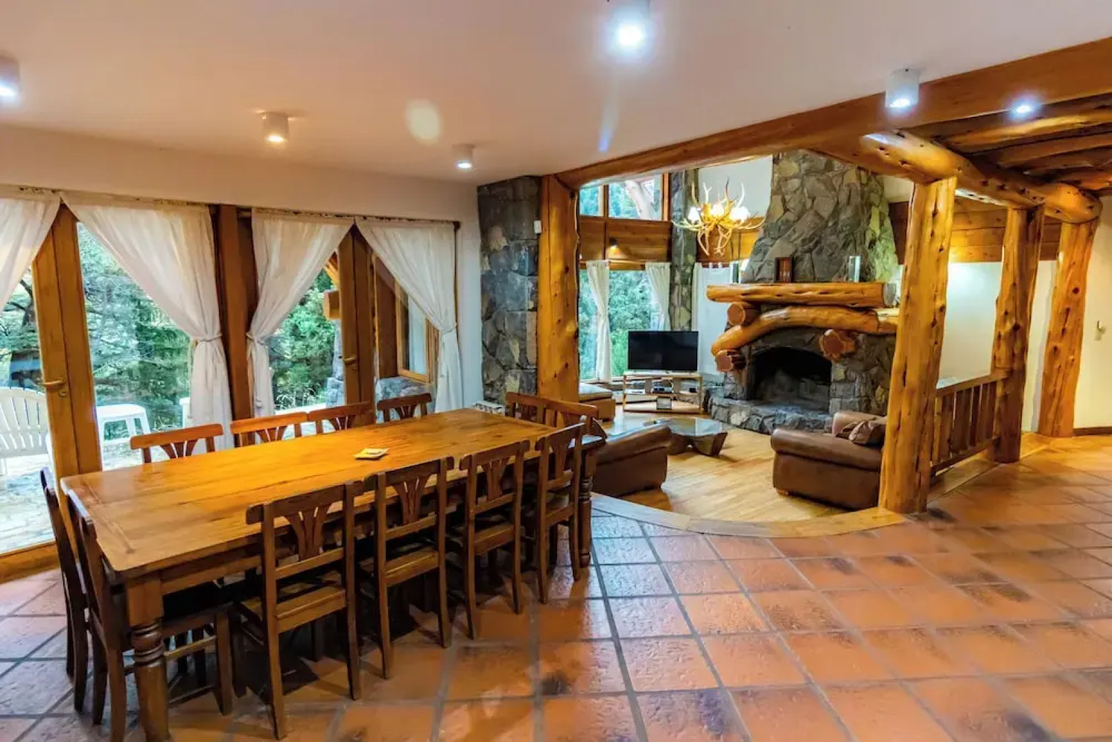 Amazing 5 Bedrooms Chalet in Villa Traful VT1 by Apartments Bariloche