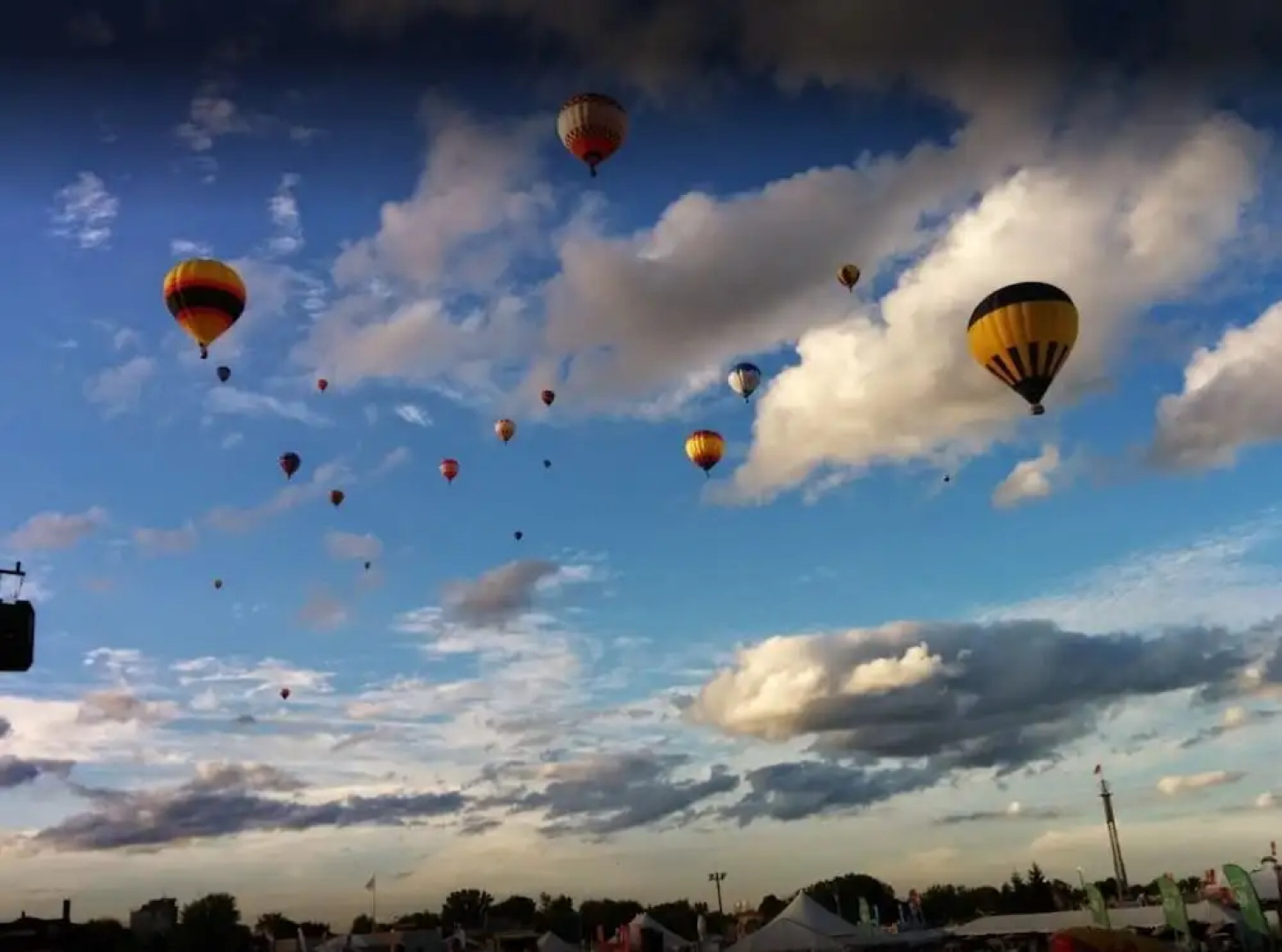 Kokomo Inn - Tropical Riverfront B&B