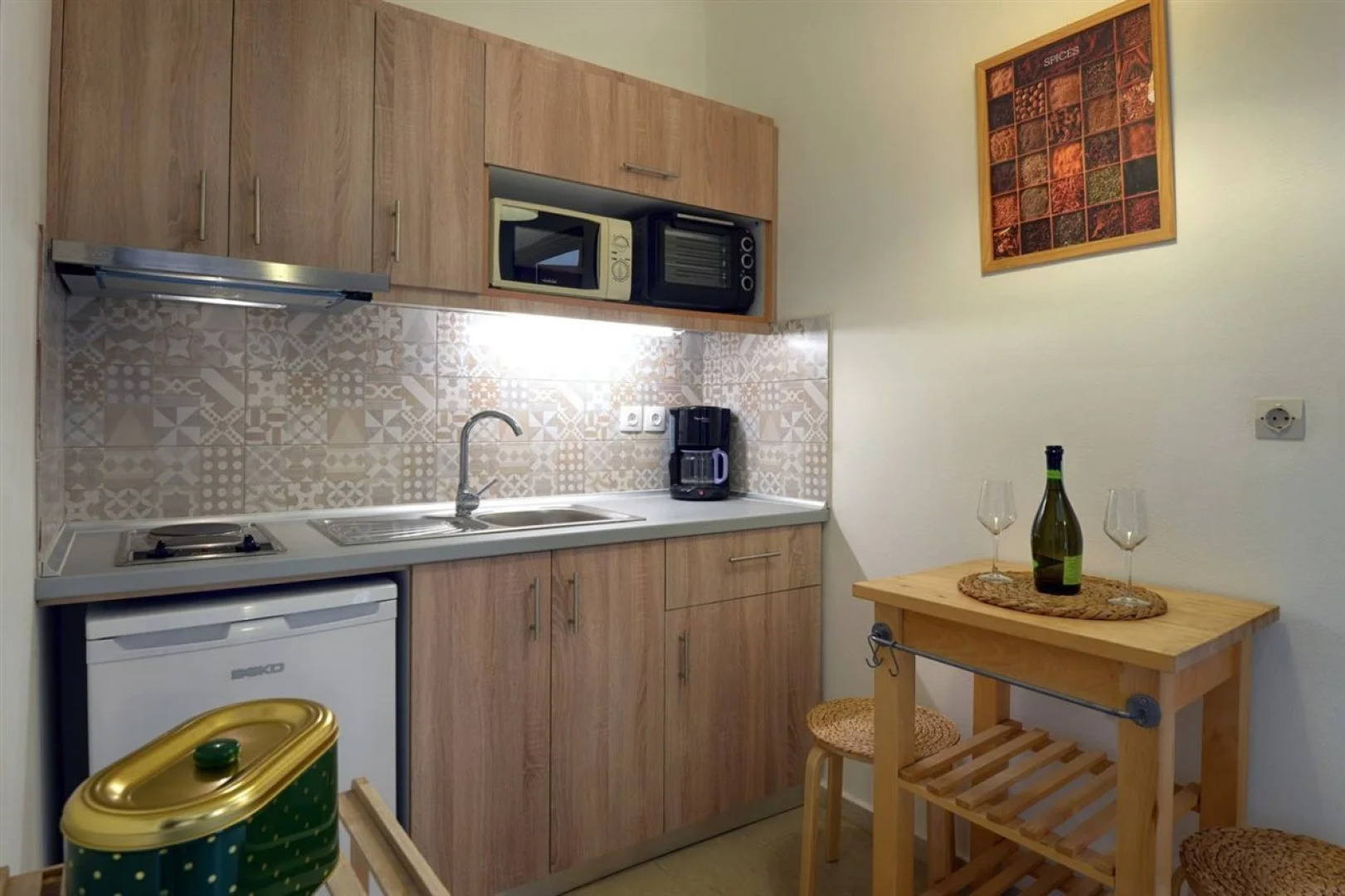 Captain's Apts Barbati