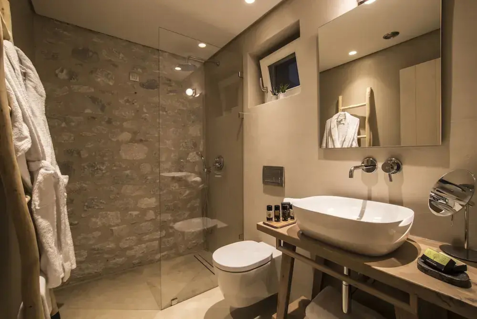 Bassa Maina Villas & Suites