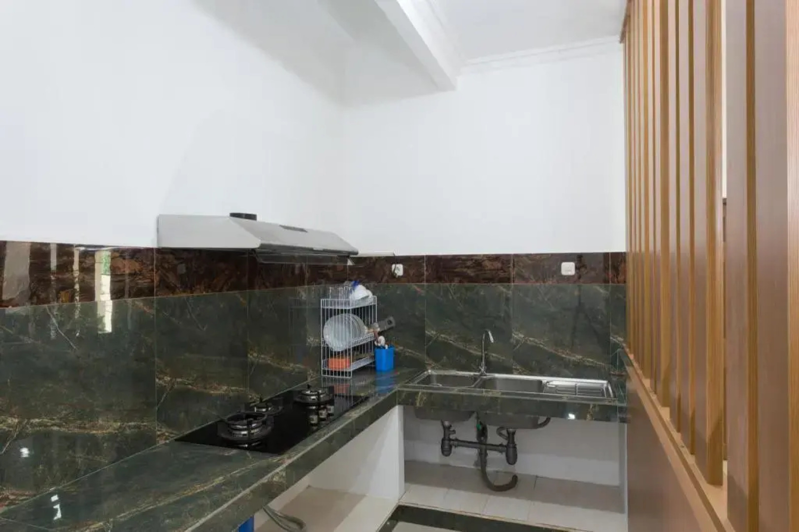 RedDoorz Plus @ Boulevard Residence BSD