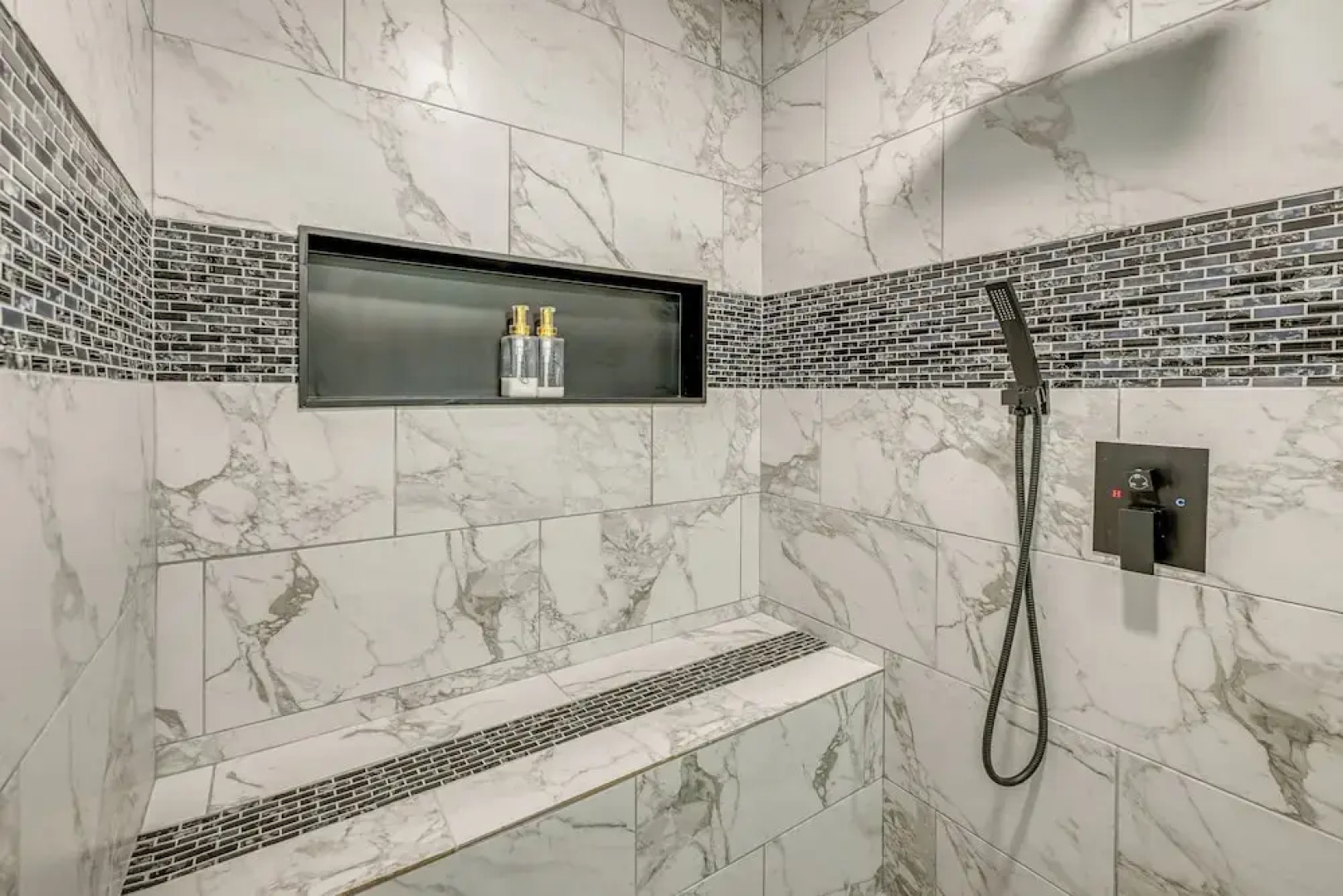 Florida Gulf Coast Getaway: Pool + Screened Lanai!