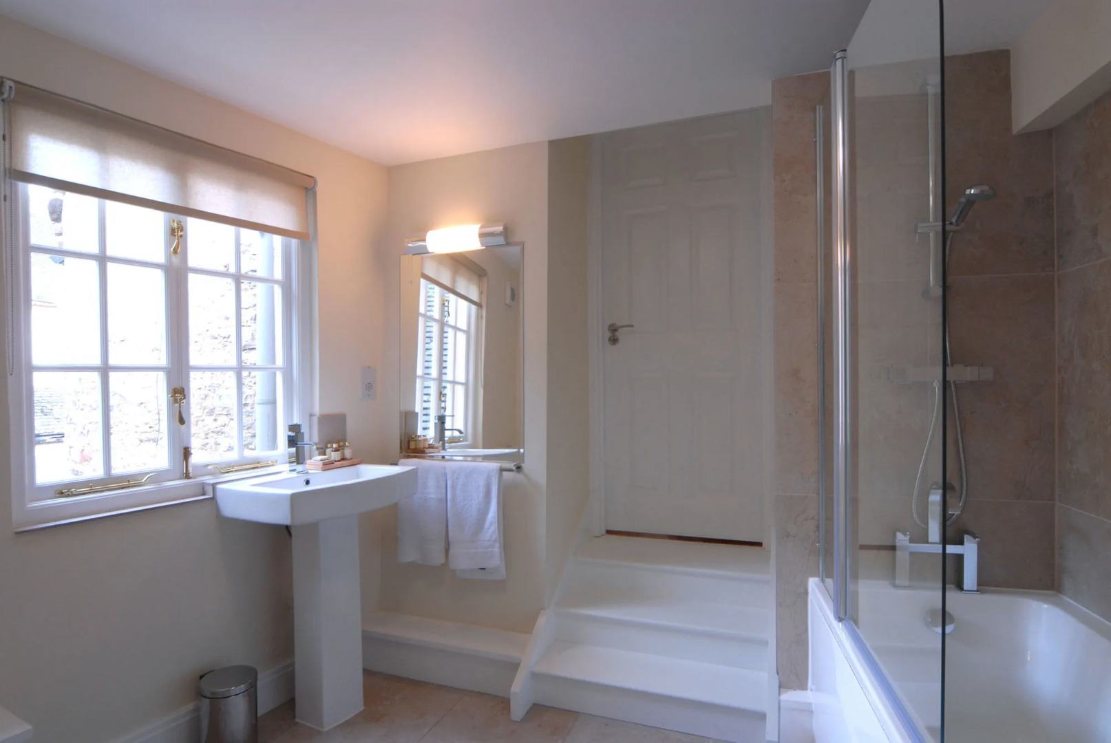 Serviced Guest ApartSuites The Unicorn