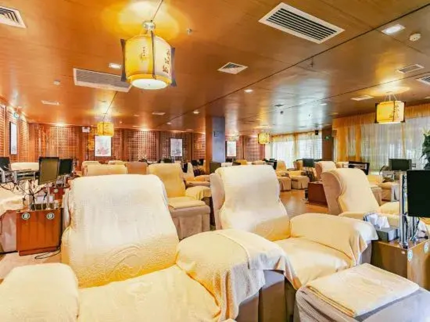 Poly Hot Spring Spa Hotel