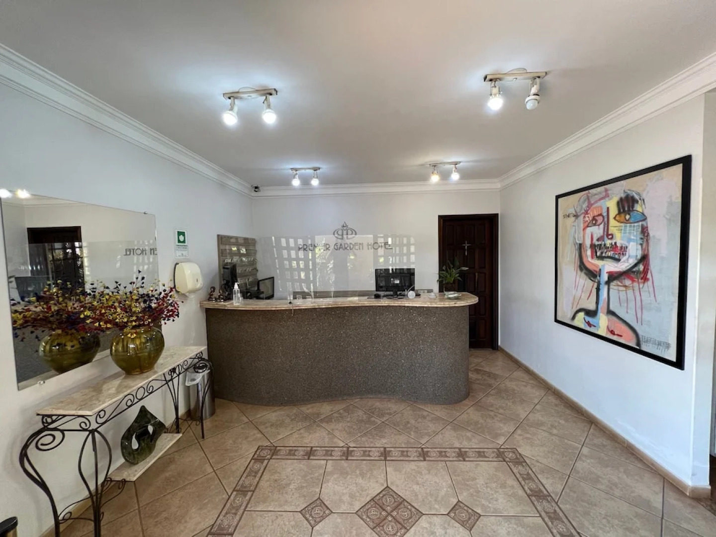 Premier Garden Hotel