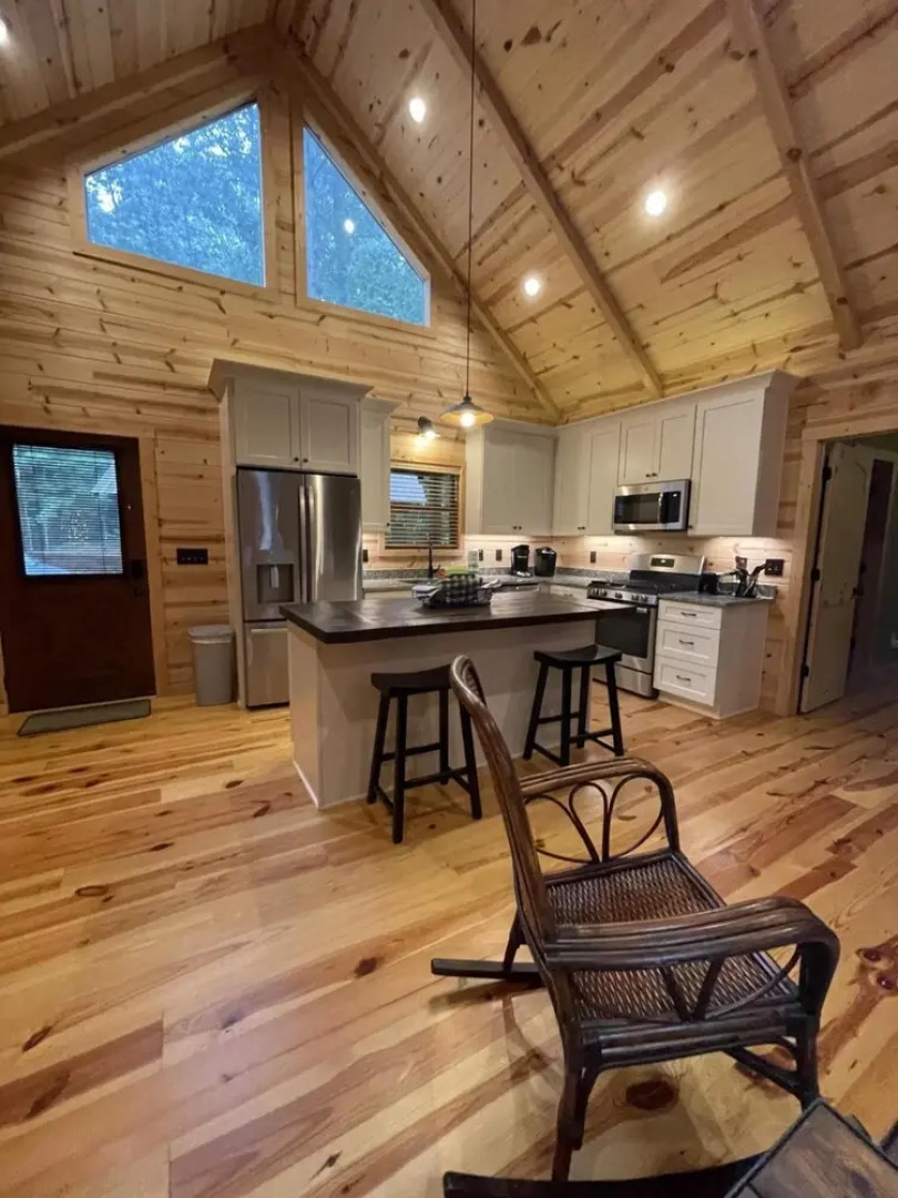 Hollow Tree Hideaway - Coosawattee River Resort