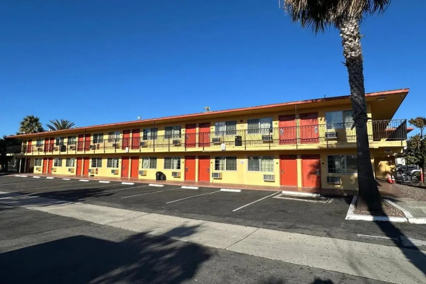 Hotel Avenida - Oceanside Camp Pendleton