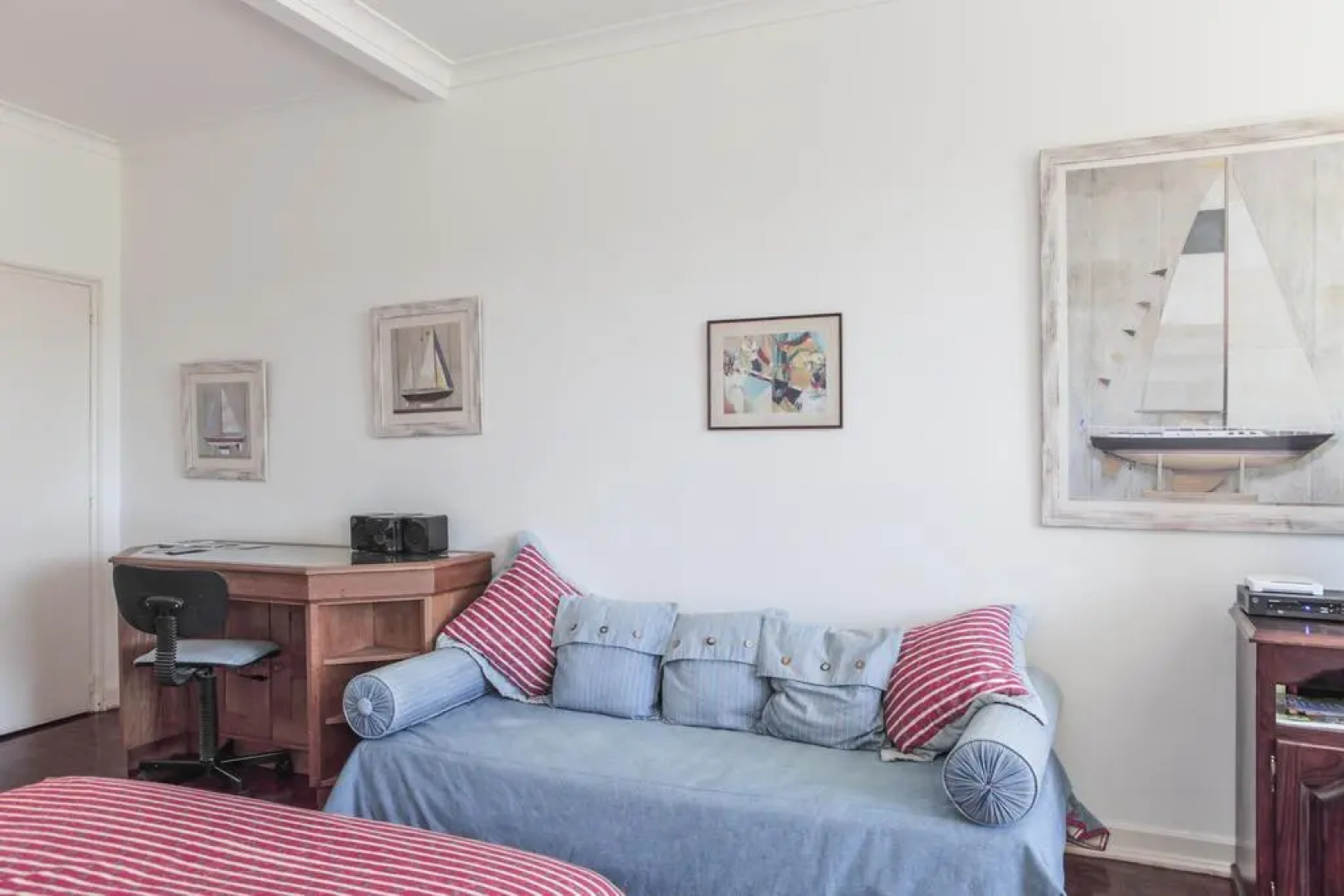 Rent4Rest Estoril Beachfront Apartments