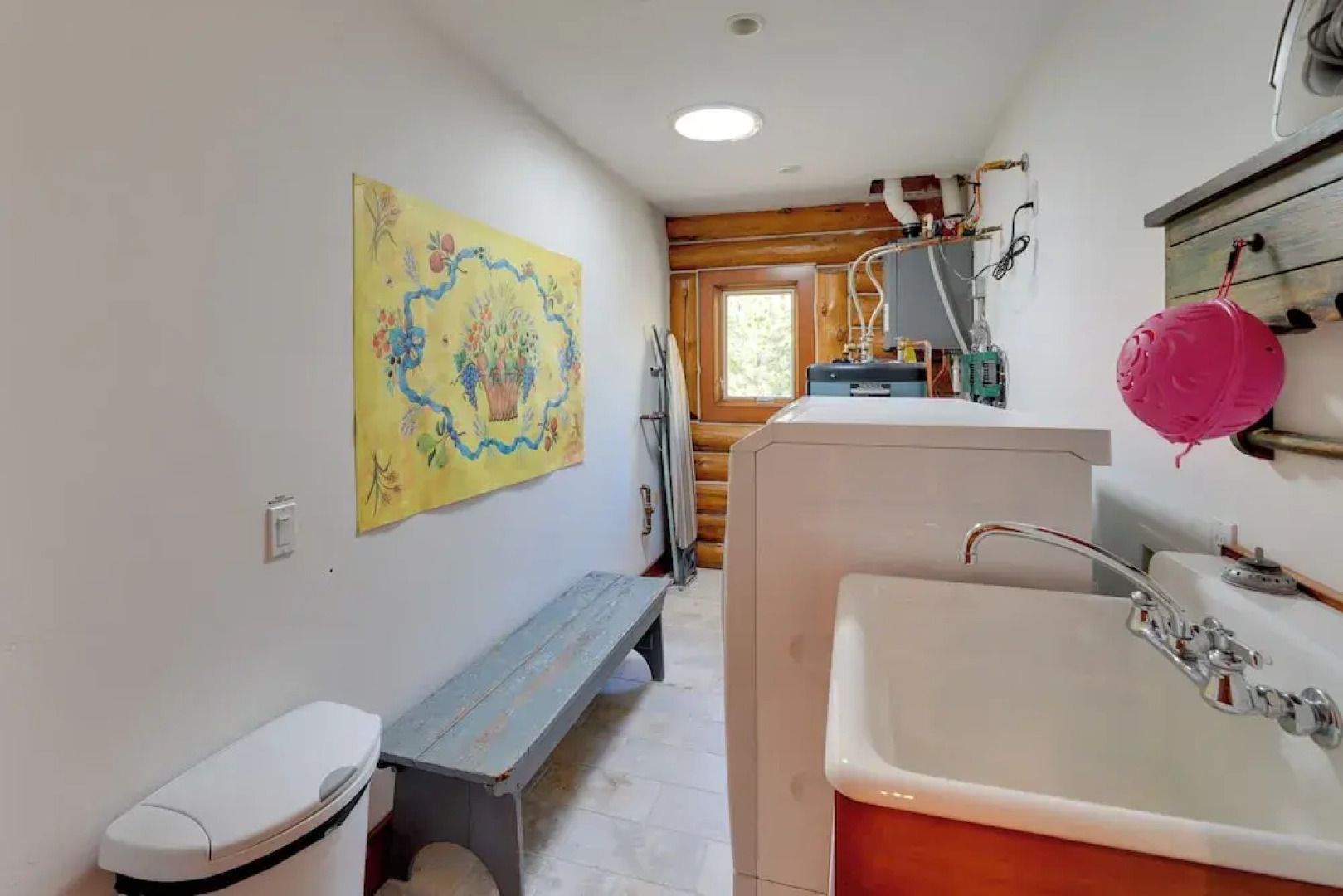 Sun Valley Log Home w/ Hot Tub & Mtn Views!