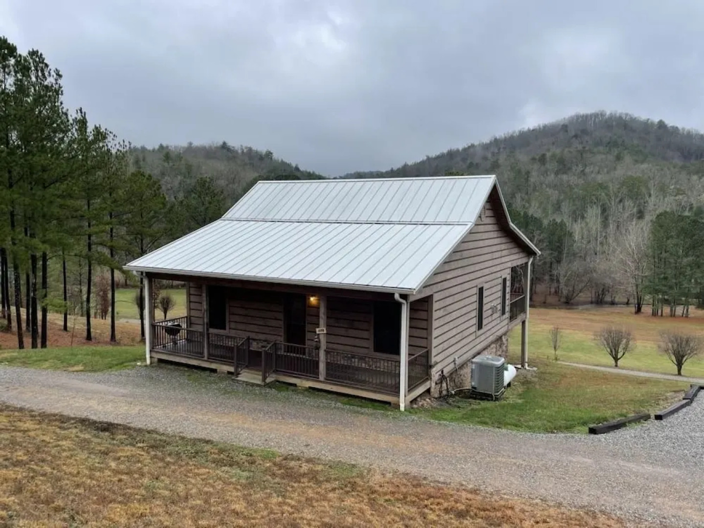 Peaceful family cabin near fishing with over 100 acres of mountain and field trails to explore! 2 Bedroom Cabin by RedAwning