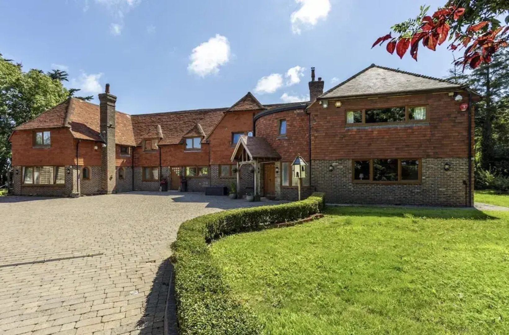 Sleeps10/18-parking-garden-pool-hottub-balcony