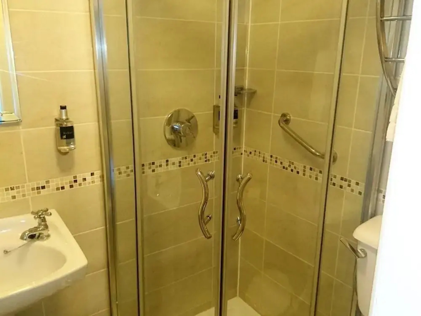 The Beach Day's Bar & B&B