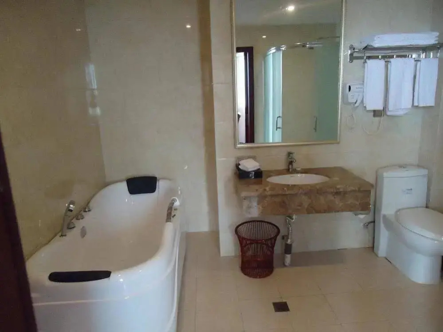 Mountain and Lake No.1 Hotel