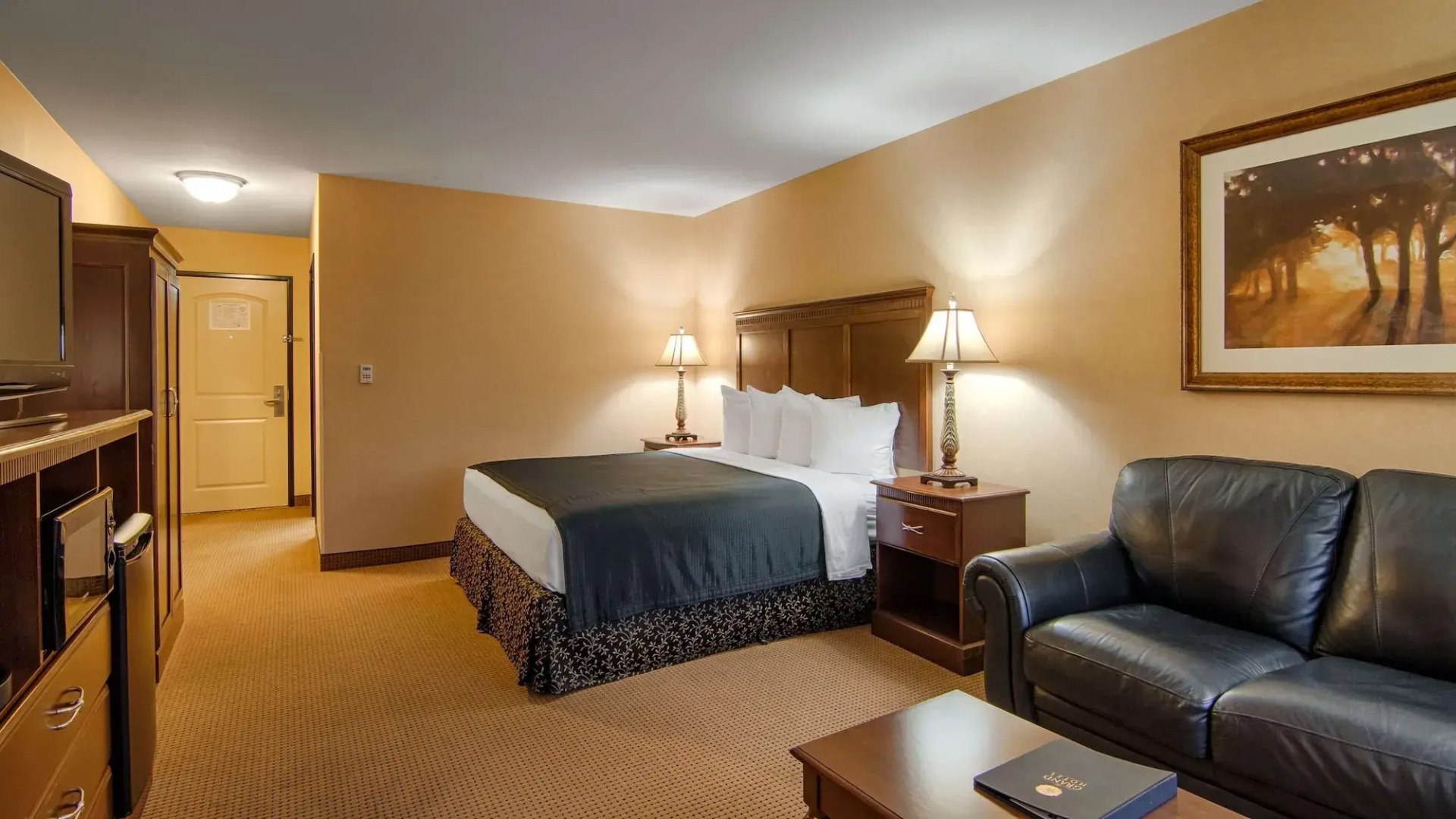 Grand Hotel at Bridgeport