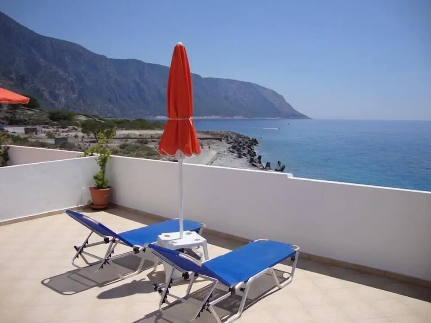 Paralia Rooms