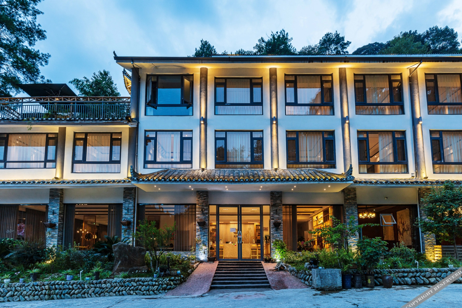 Fanjing Mountain Dianzui Pavilion Homestay