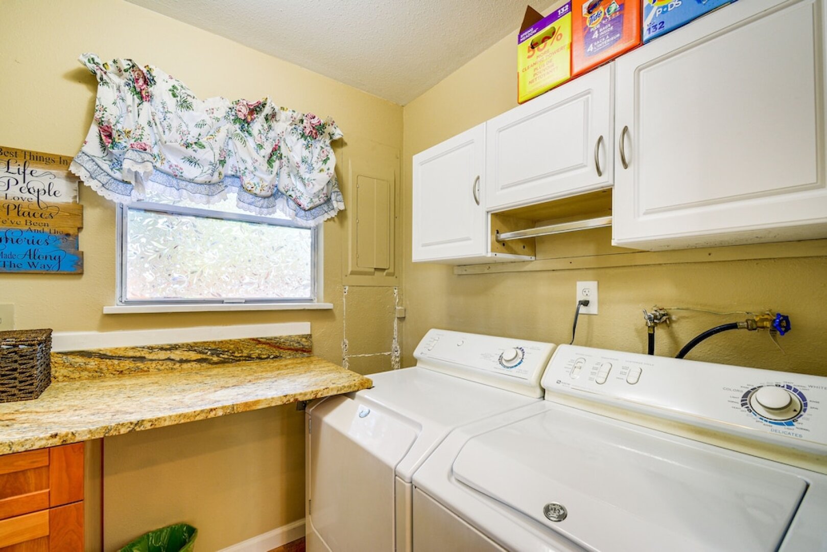 Charming Poulsbo Retreat: Hood Canal Views!