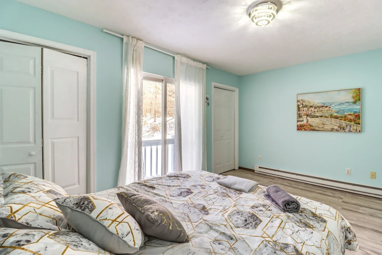 Long Pond Home w/ Private Hot Tub & Game Room