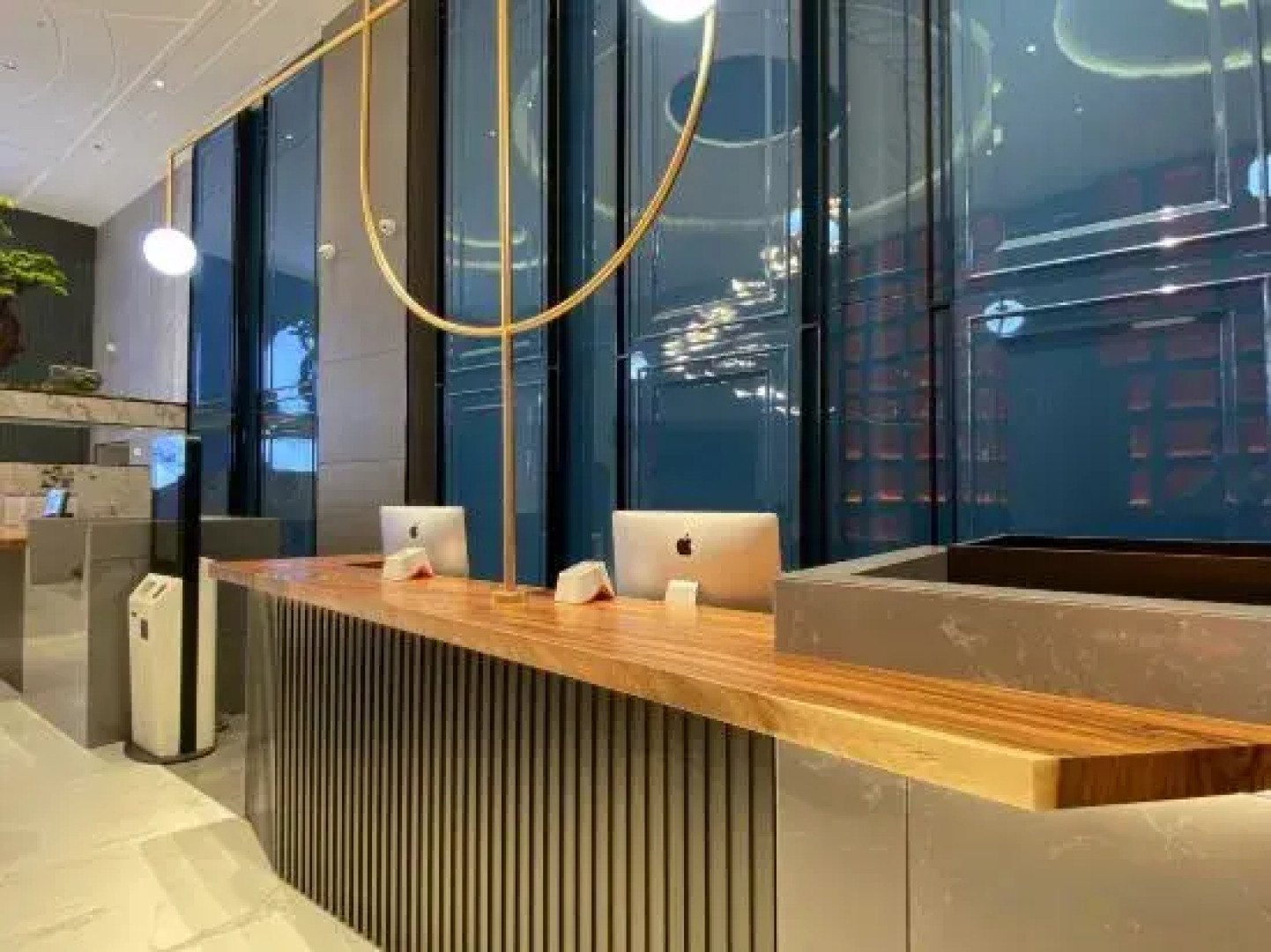 Sunshine Holiday Hotel