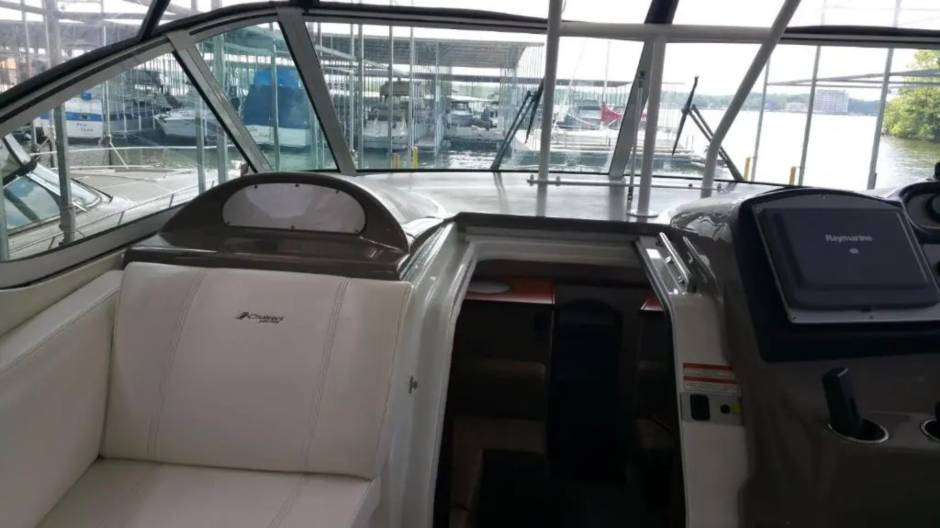 Yachta Yachta Yachta on the wata island and cruise rental