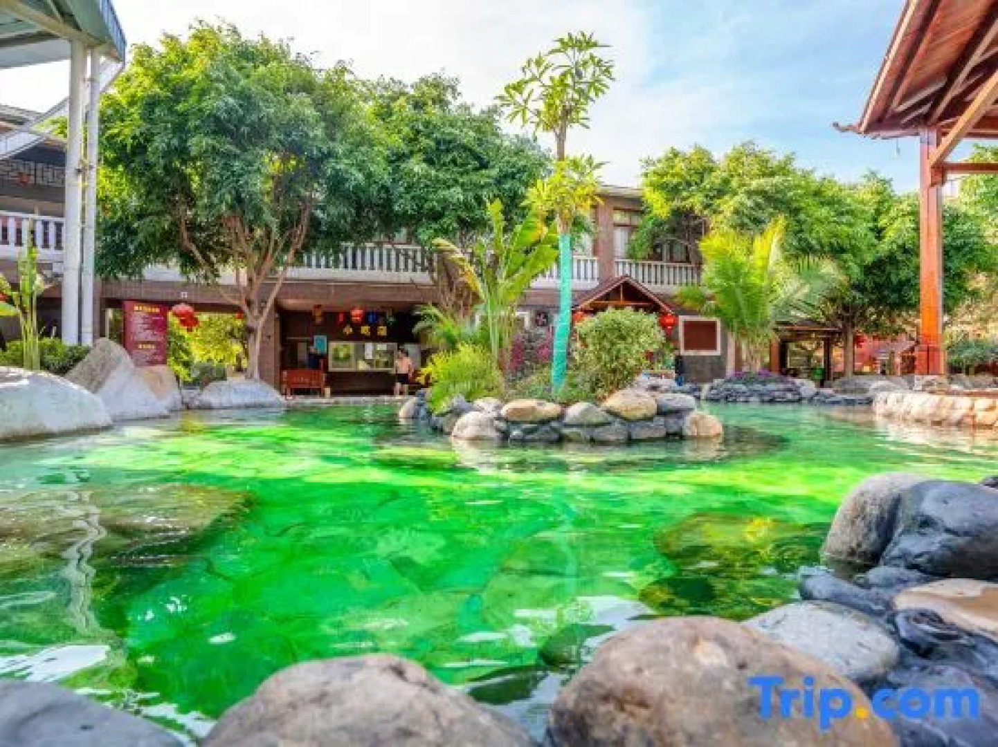Xinjia Yuquan Hot Spring Hotel