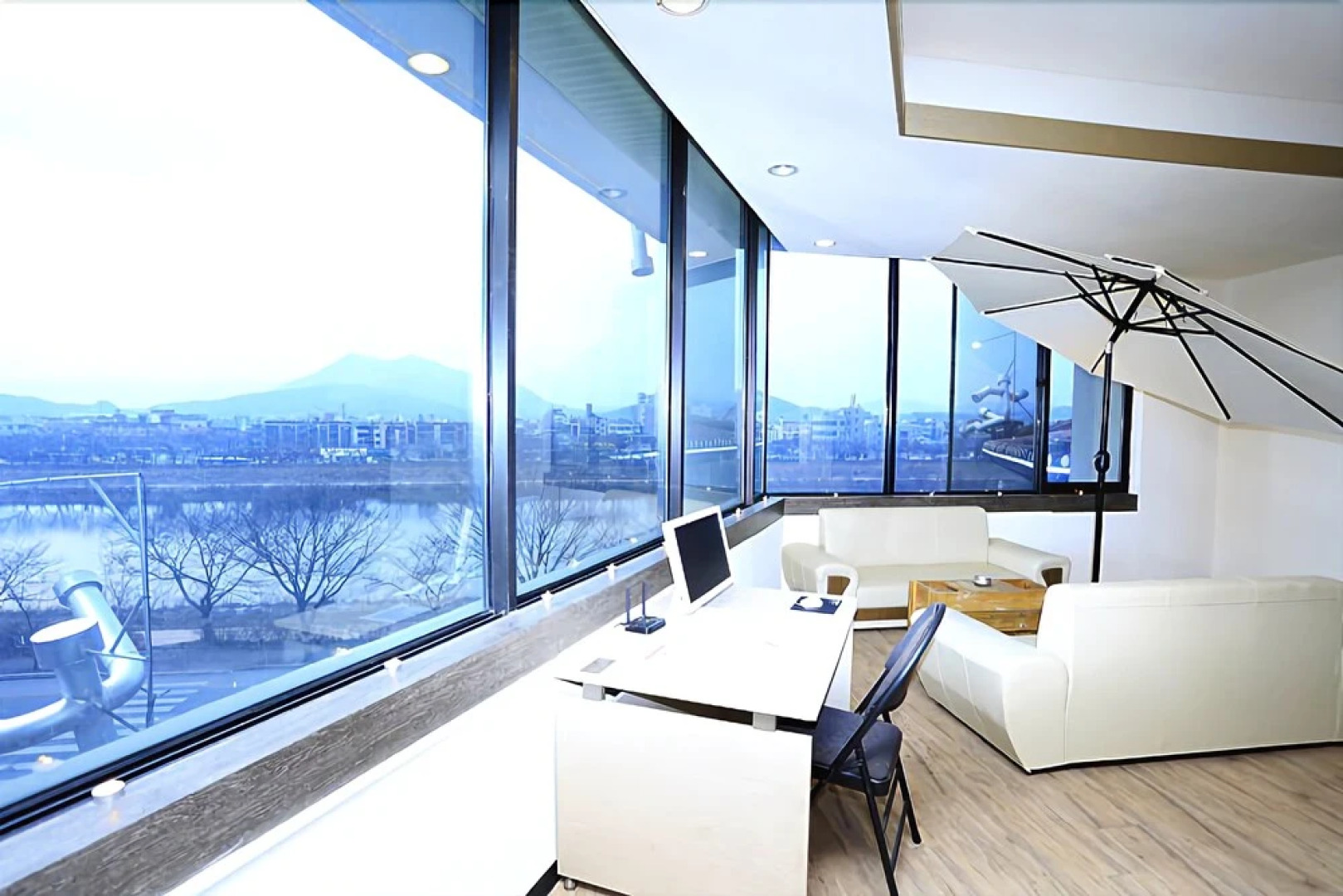 Maum Hotel and Backpackers