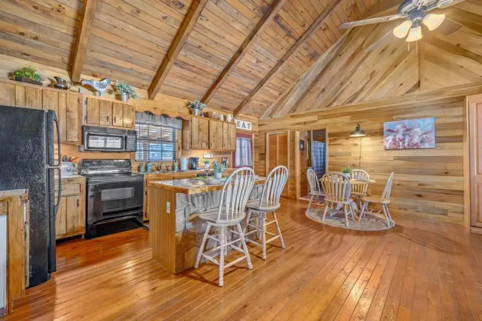 Beautiful View! Log cabin,Fireplace,Hot Tub,Arcade,Pool,Fishing