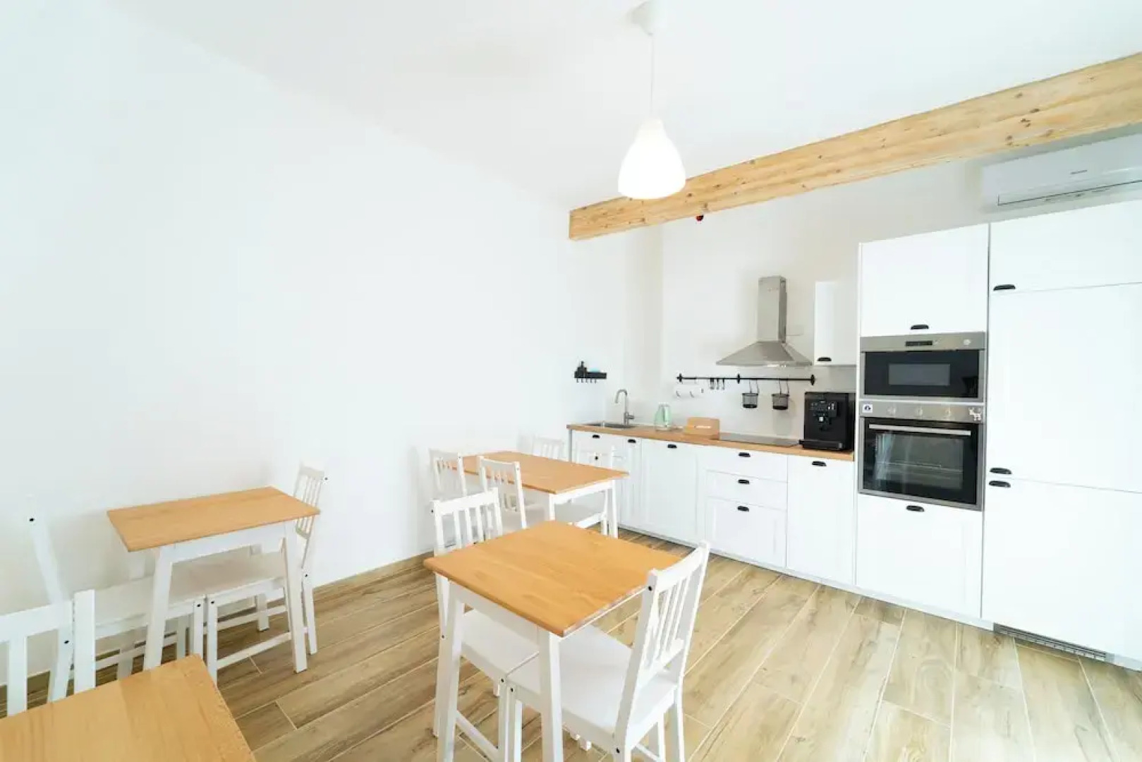 Velis - art & hospitality