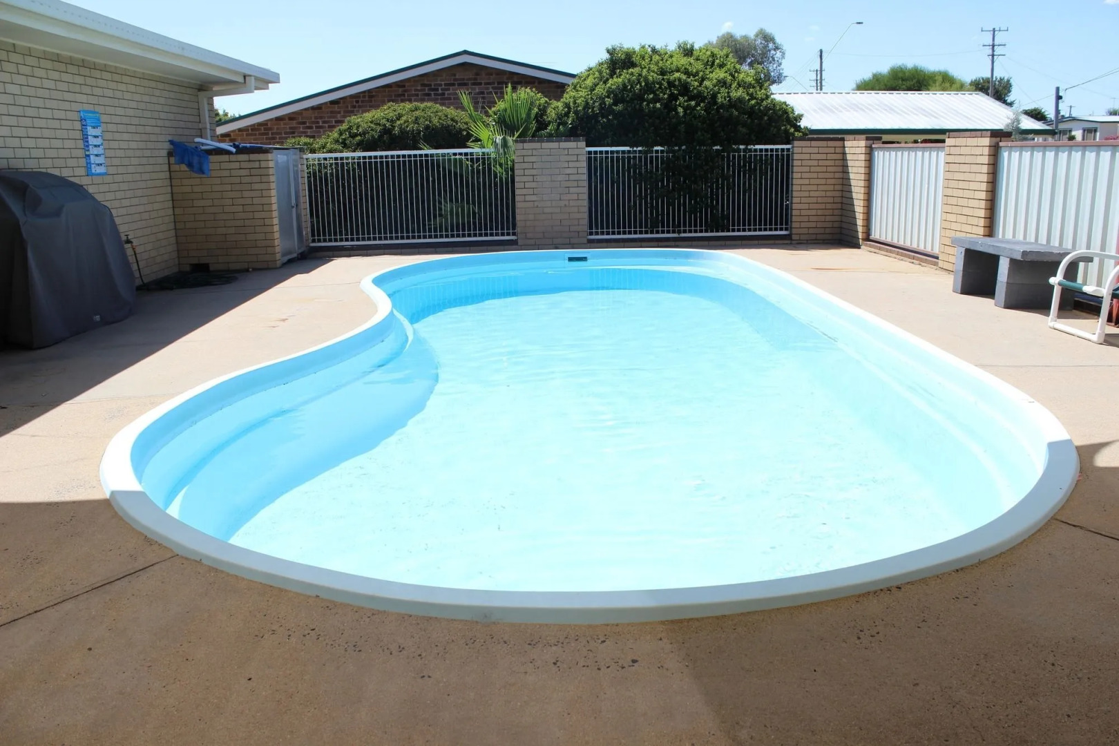 Top Of The Town Motel