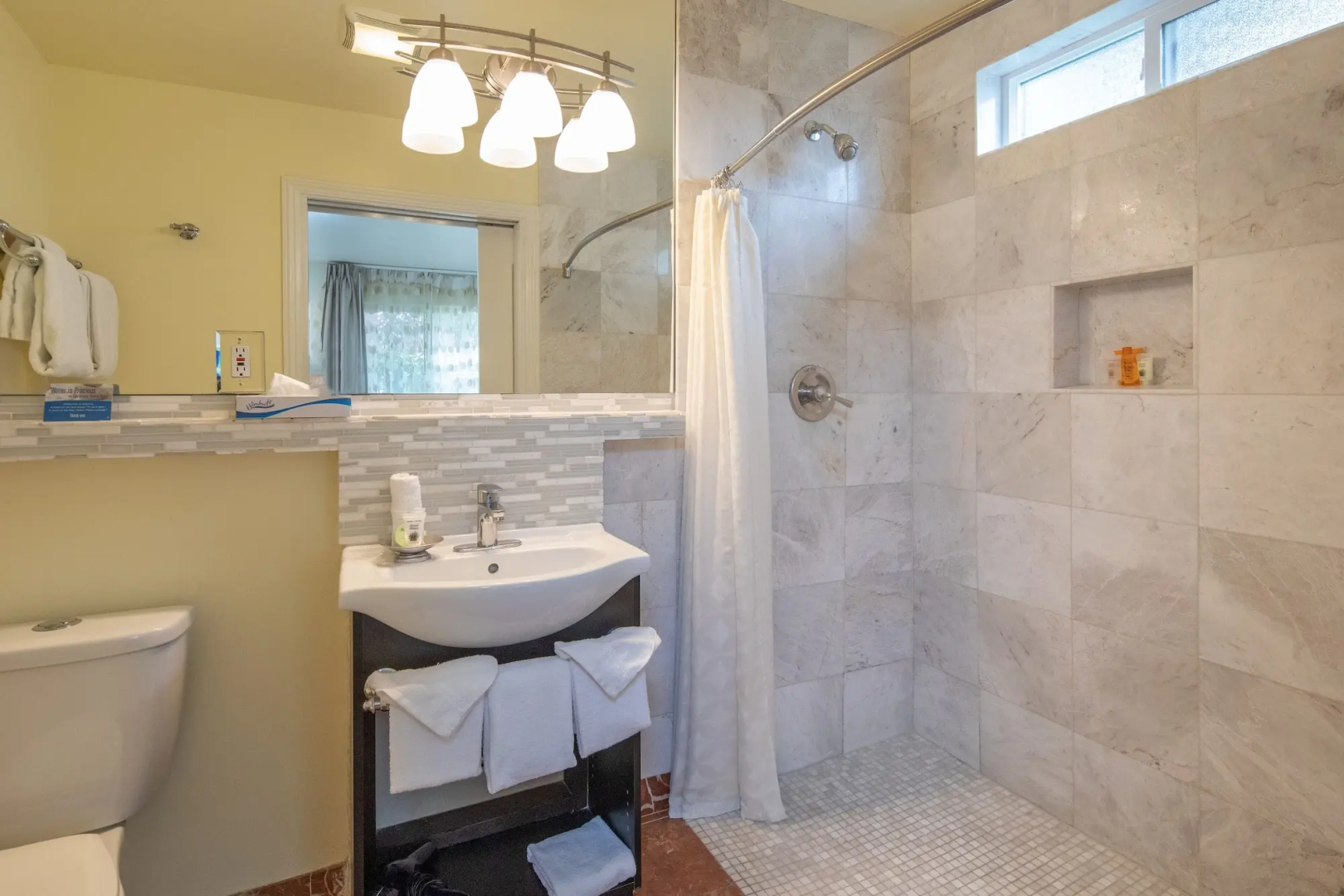 Vendange Carmel Inn & Suites