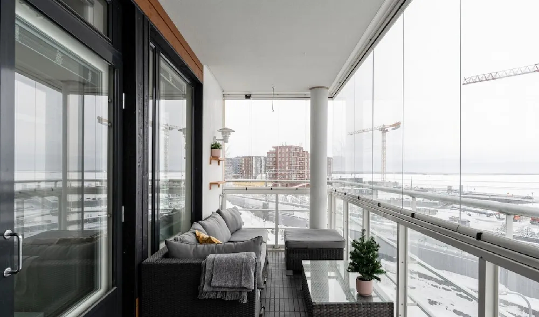 Homelike 1BR with Sauna, Free Parking & Balcony