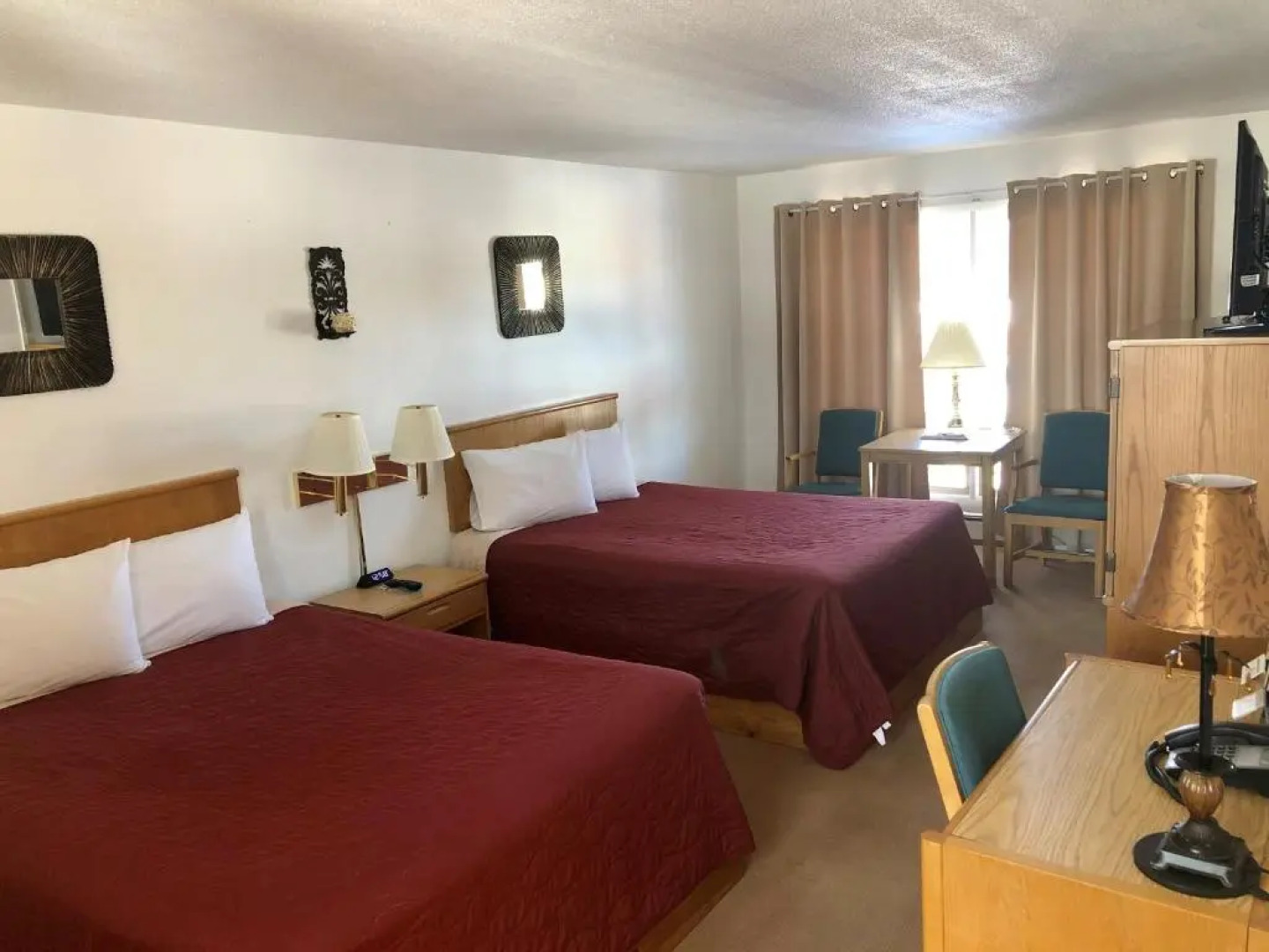 Budget Host Cloverland Motel