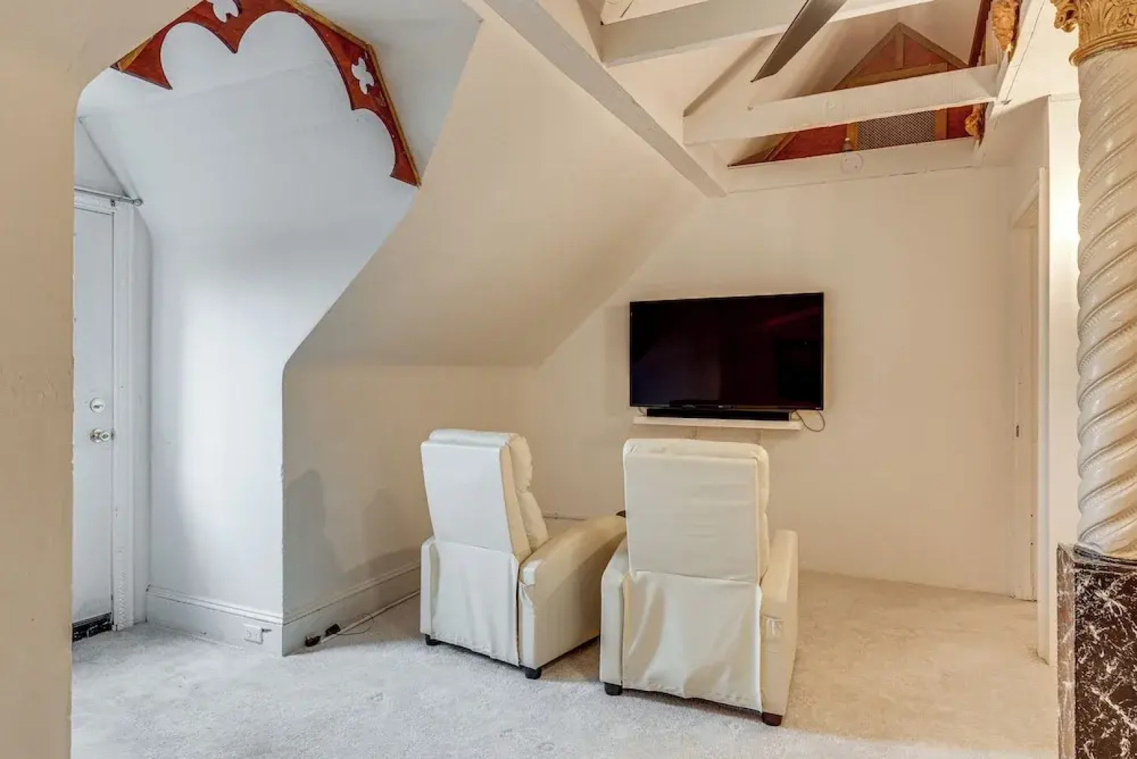 Near Downtown Scranton: Getaway w/ Patio