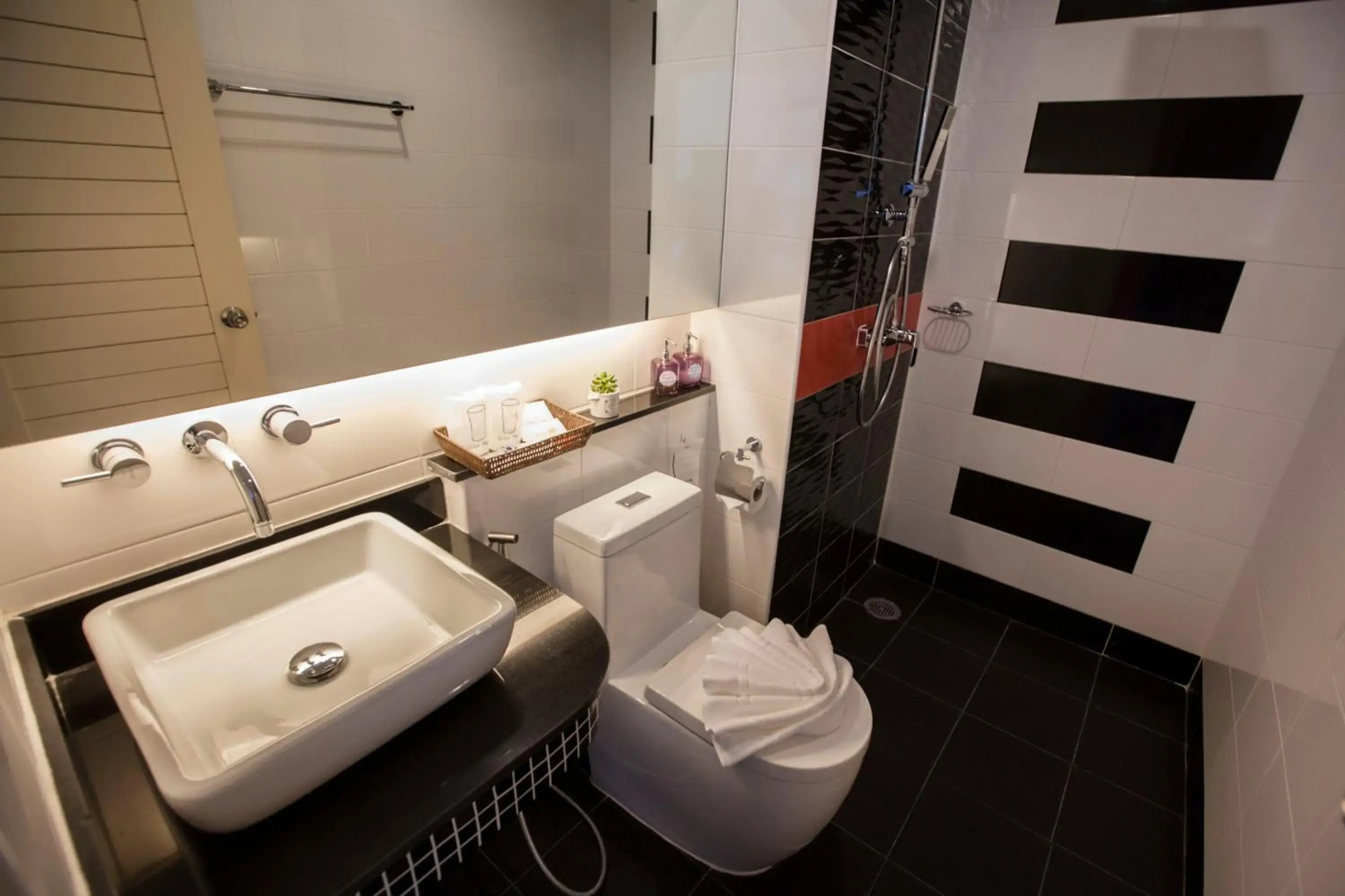 Отель On Hotel Phuket