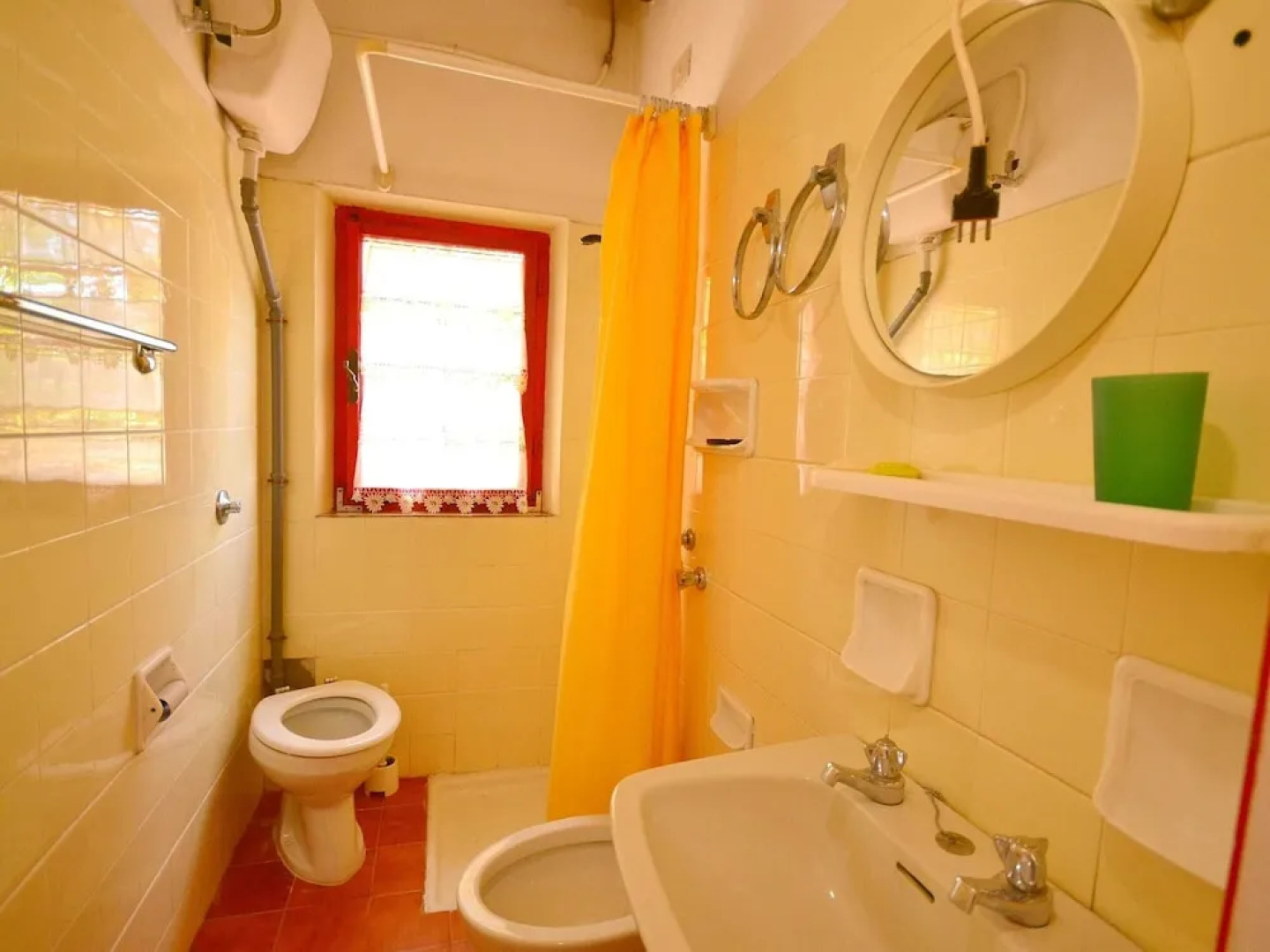 Spacious Home With Shared Pool