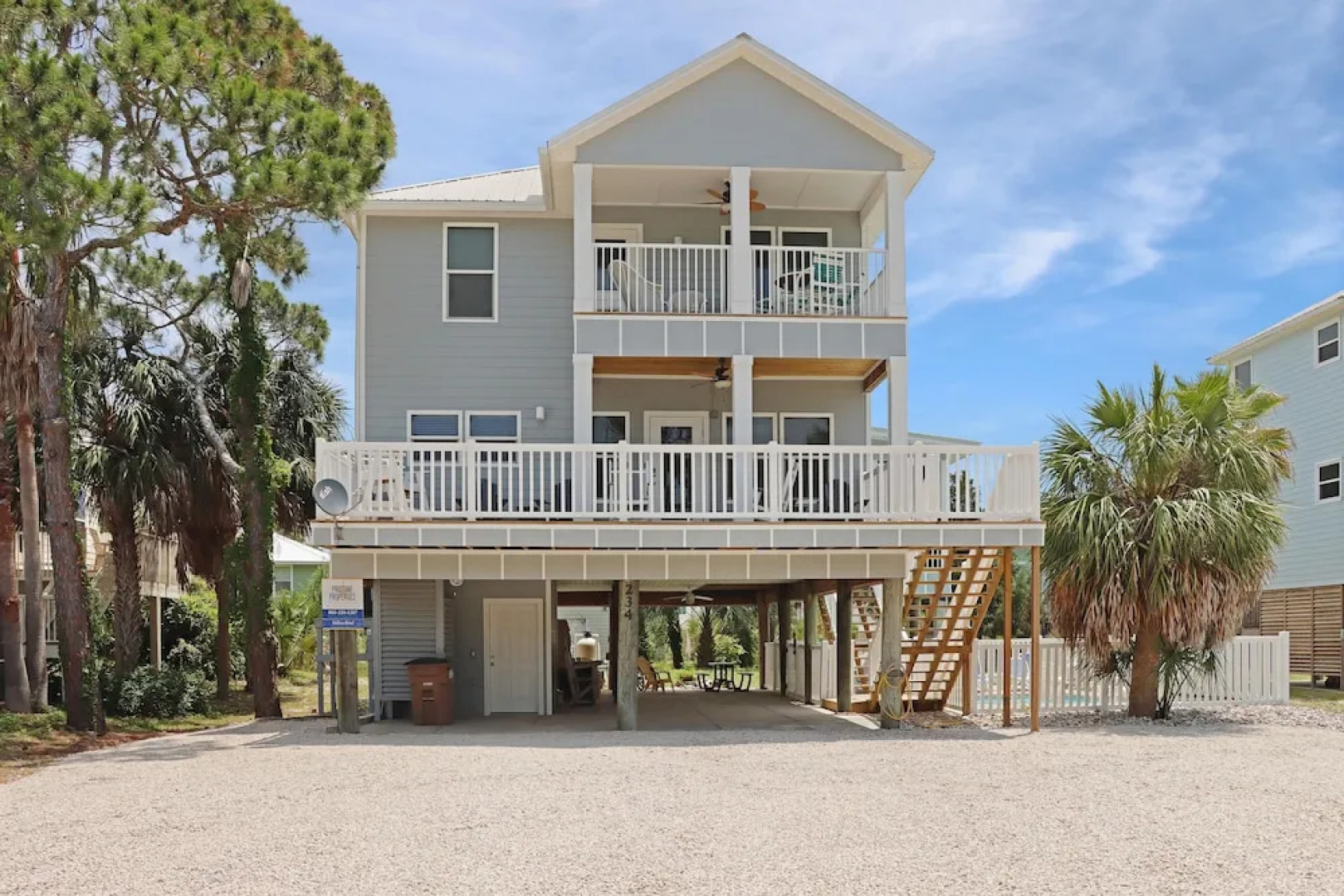 Yellow Bird Apartment