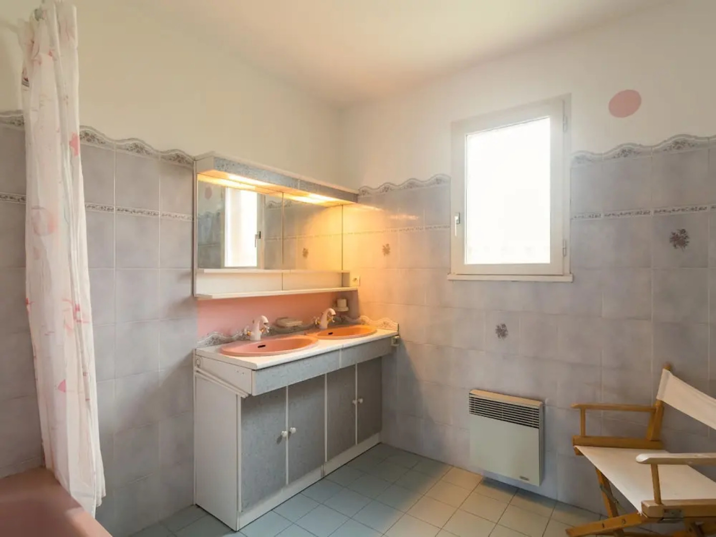 Cozy Holiday Home in Noves with Swimming Pool