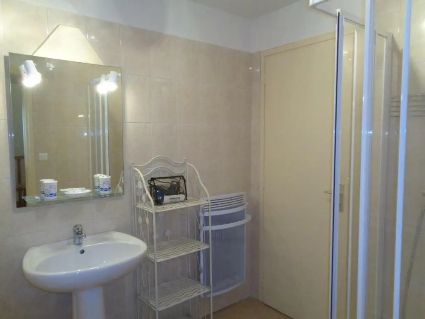 Gîte Saint-Alban-les-Eaux, 3 pièces, 4 personnes - FR-1-496-75