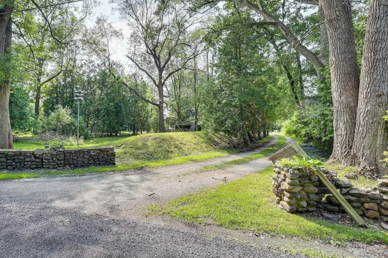 Waterfront North Hero Home w/ Screened Porch