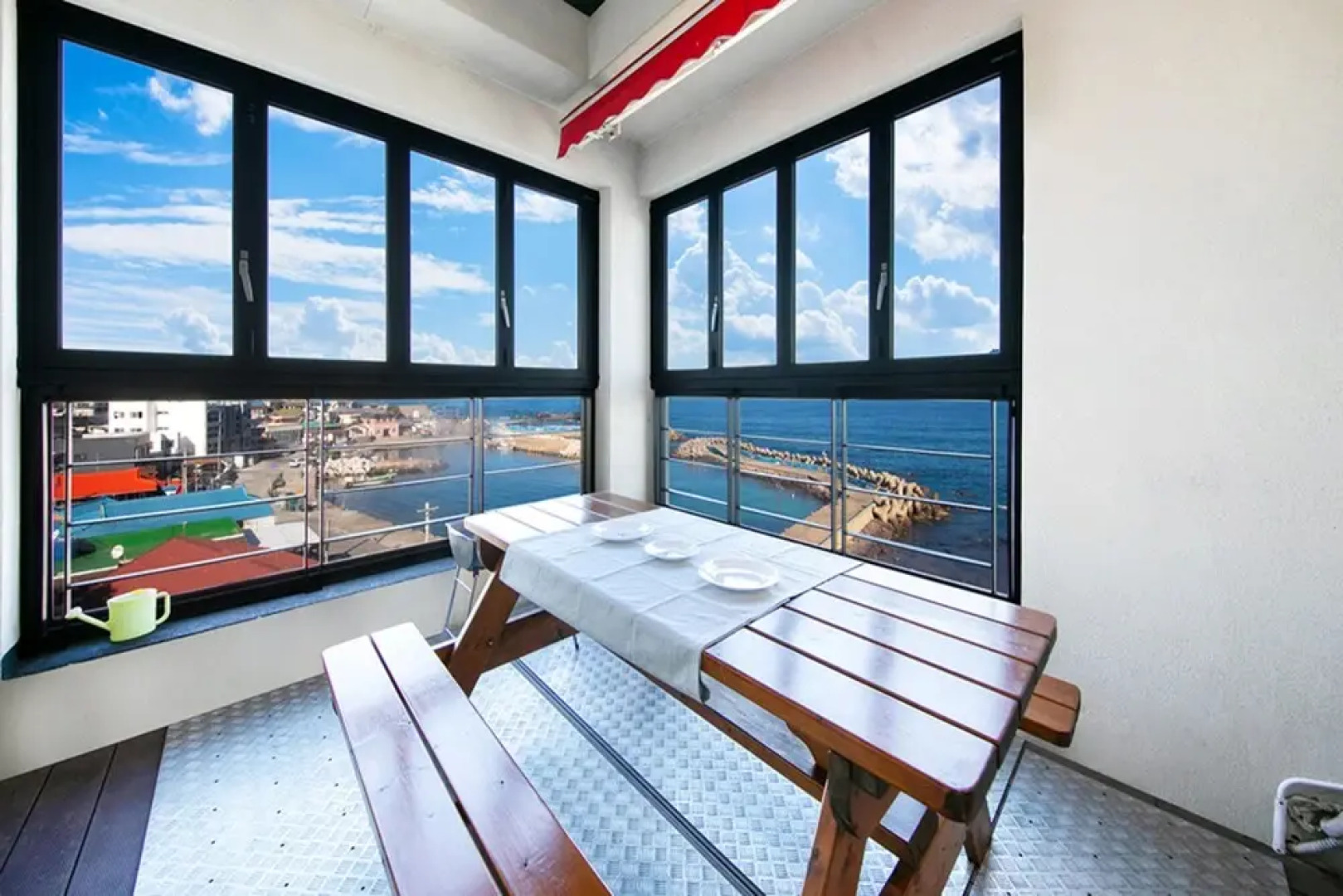 Pohang Couple Stone Pension