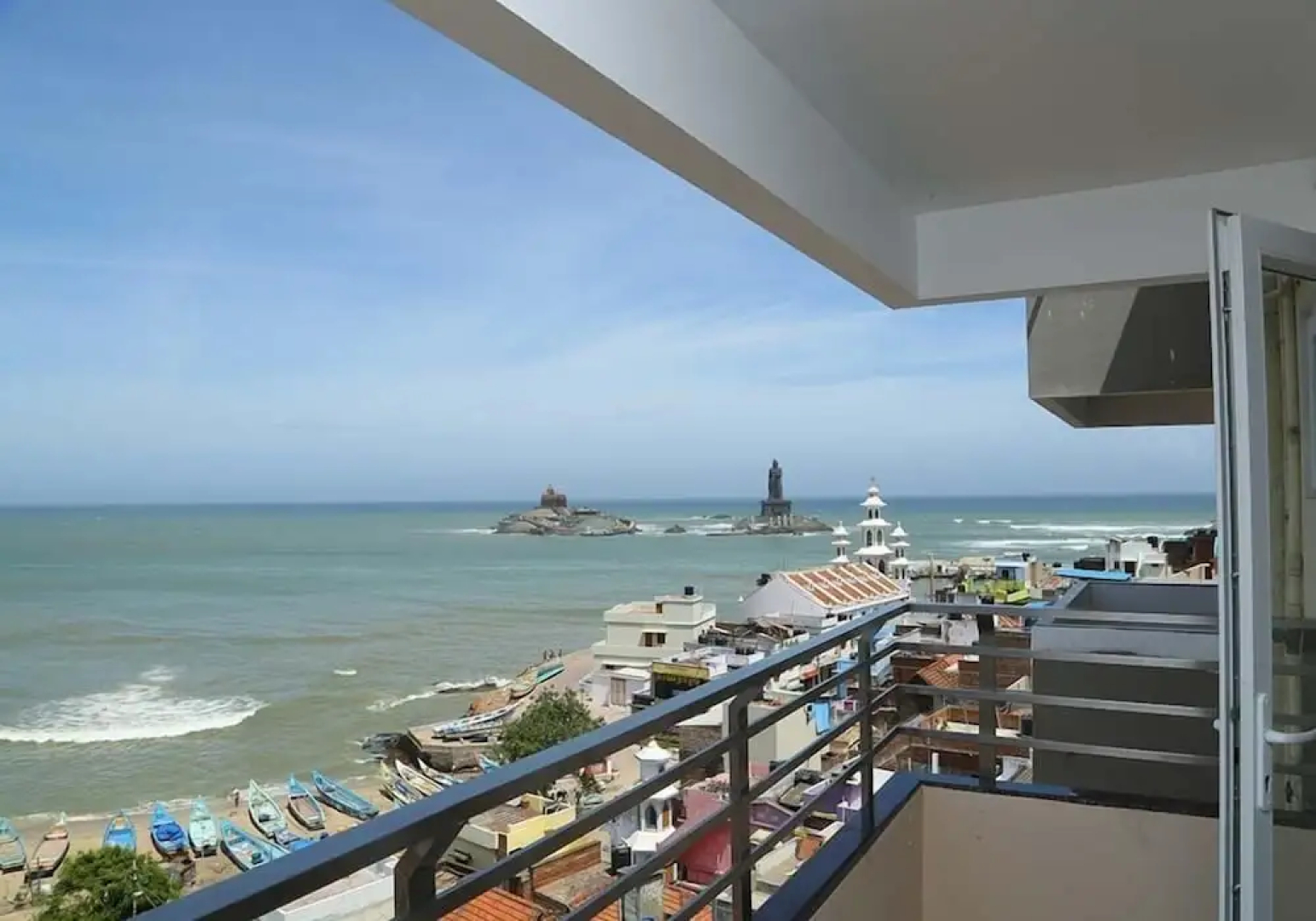 Hotel Maadhini