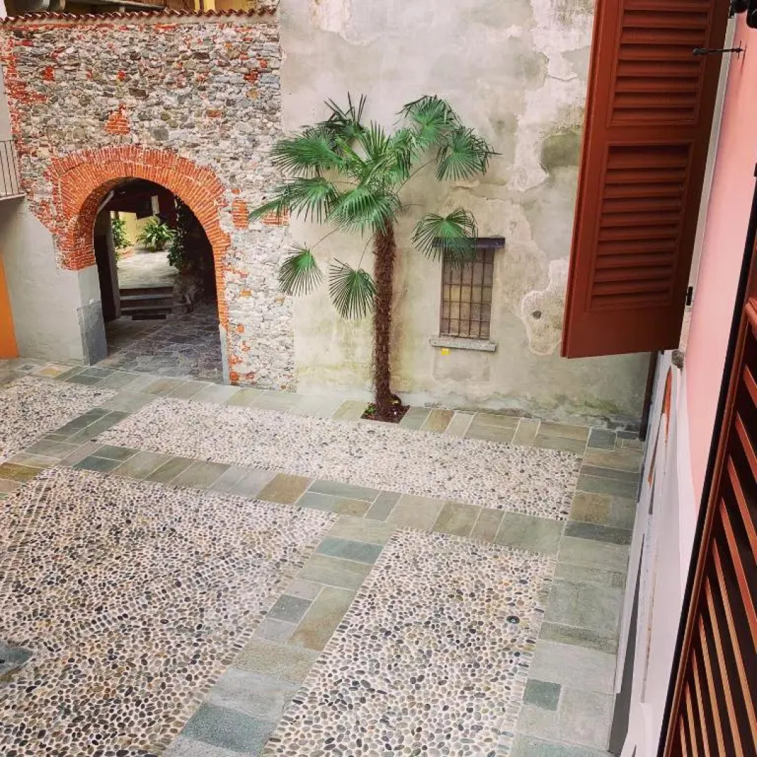 THE SECRET GARDEN ARONA VILLA in Piazza del Popolo 16 Historical Center