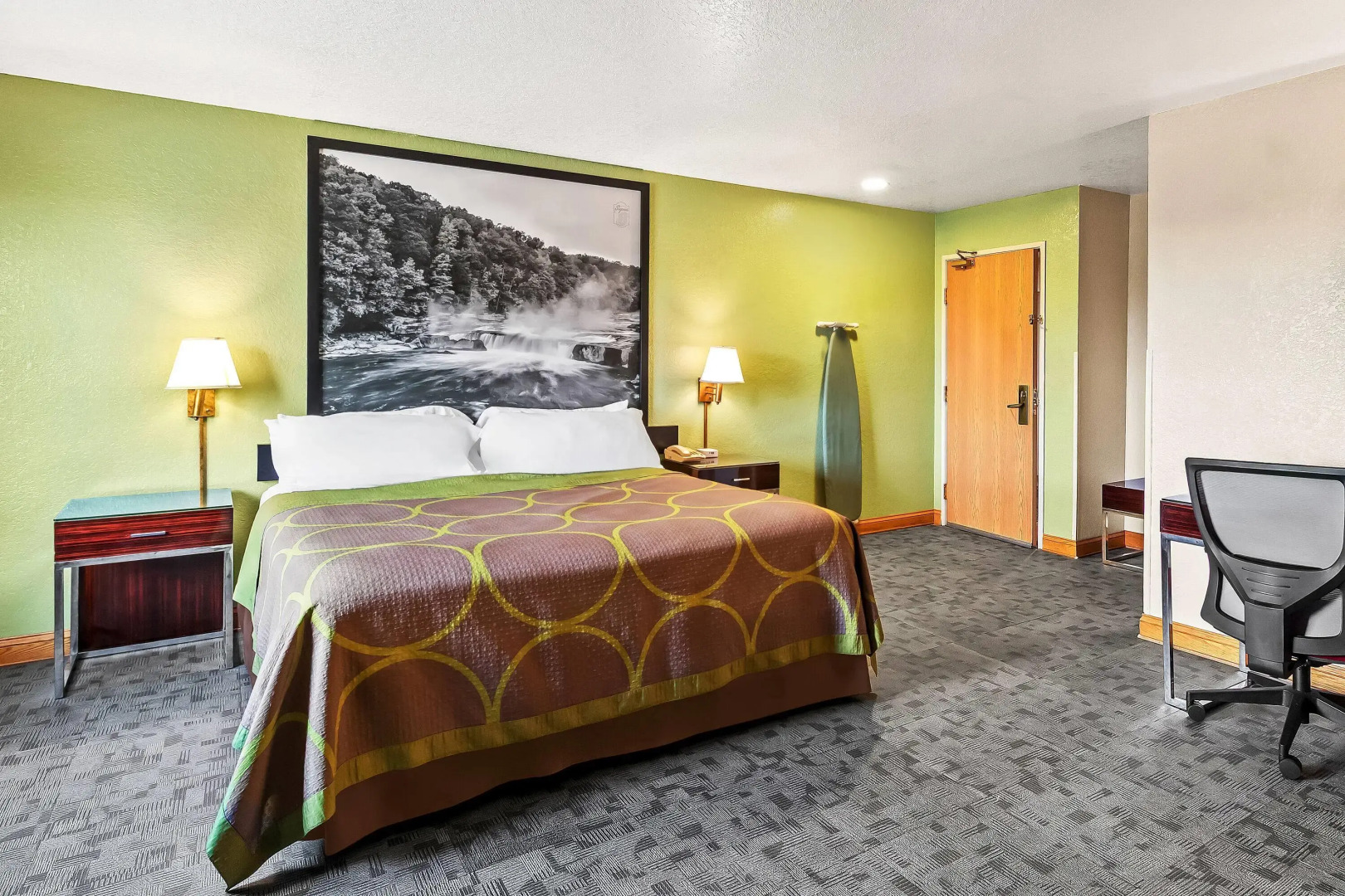 Super 8 by Wyndham Uniontown PA