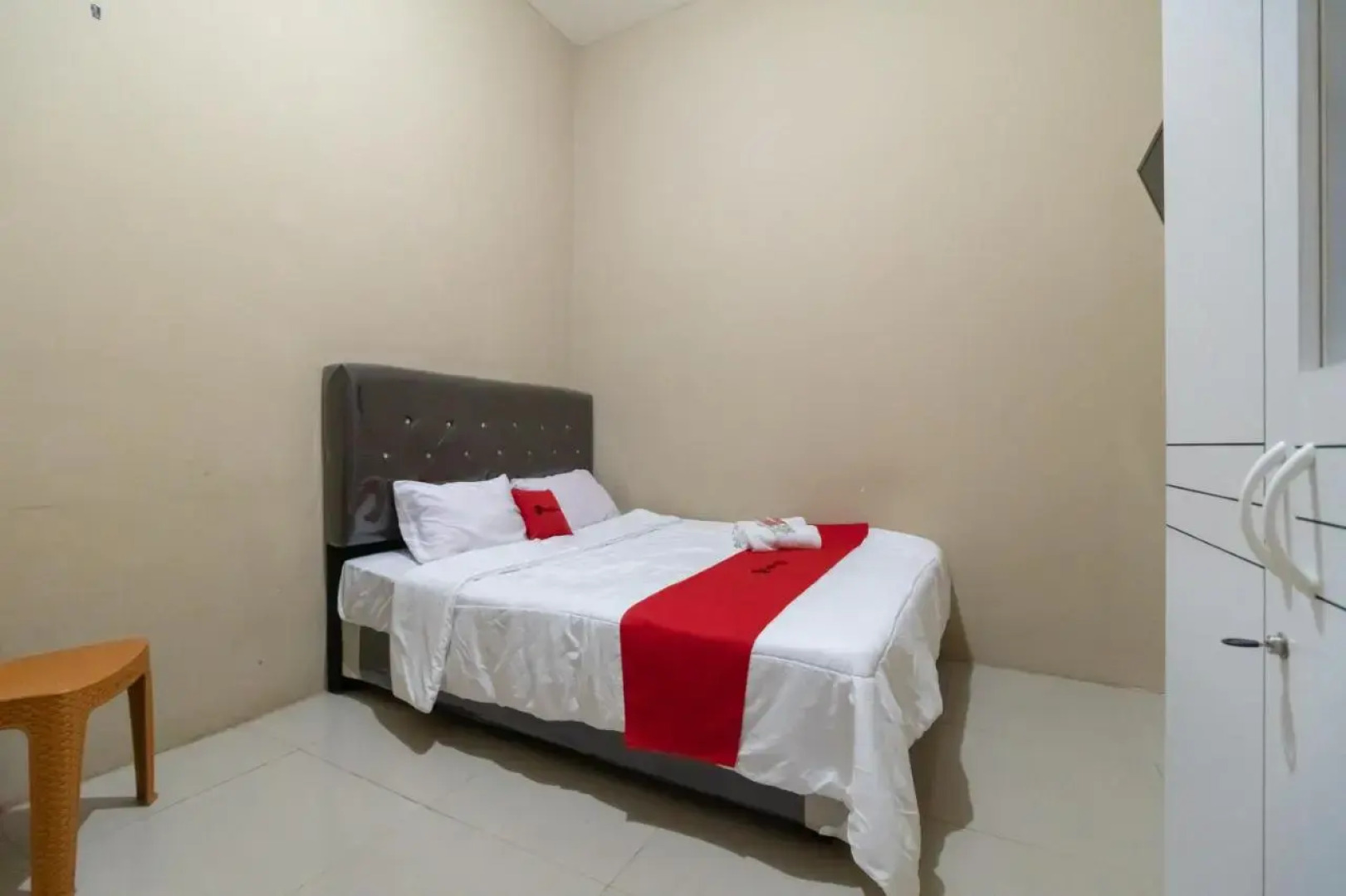 RedDoorz Plus near Palembang Trade Center 2